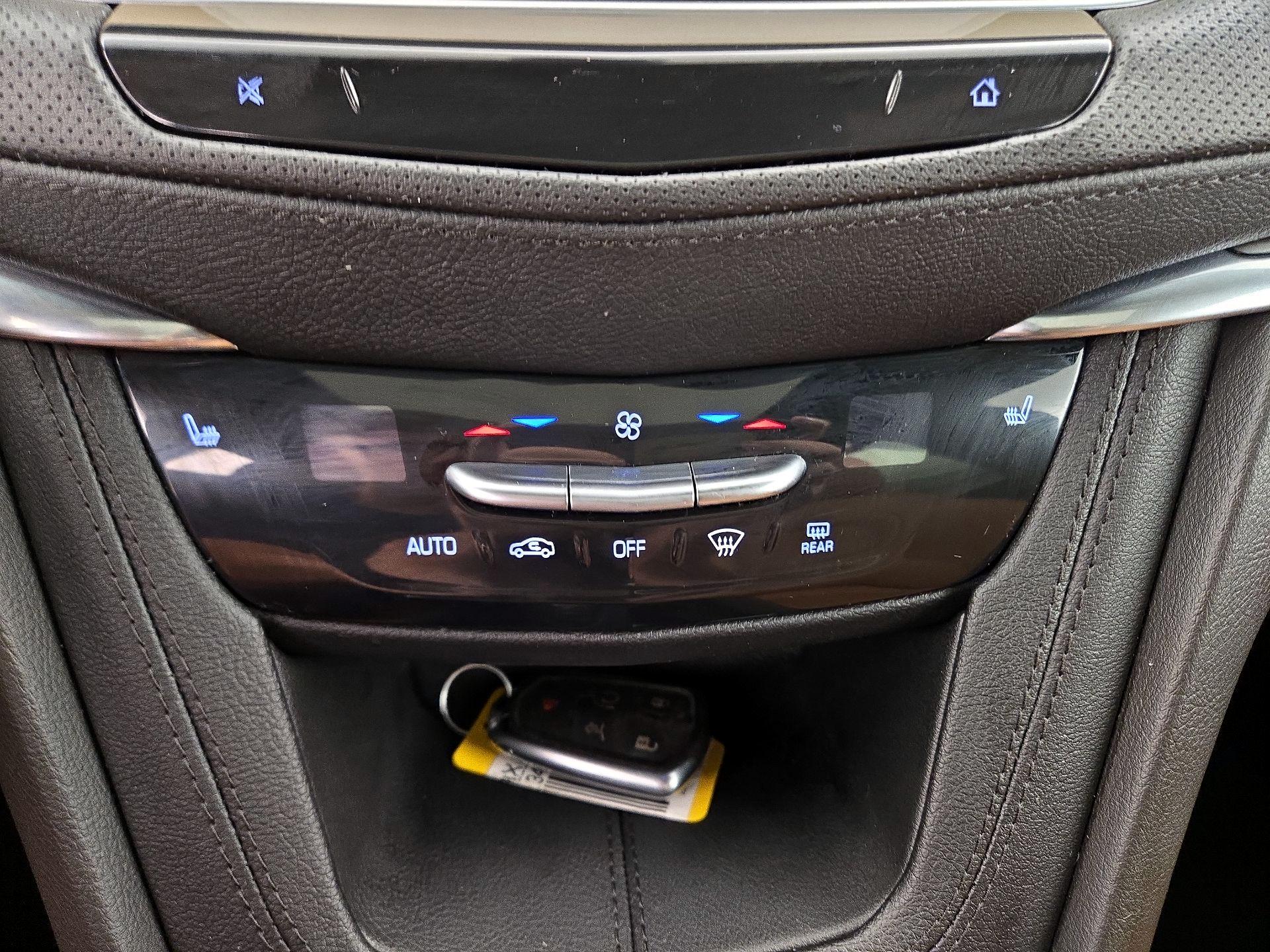 Thumbnail: 2022 Cadillac XT5 - 17