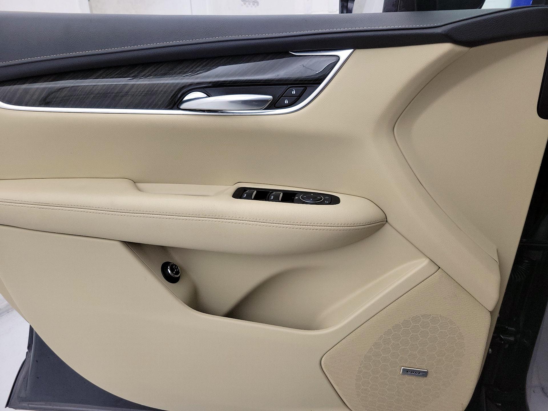 Thumbnail: 2017 Cadillac XT5 - 12