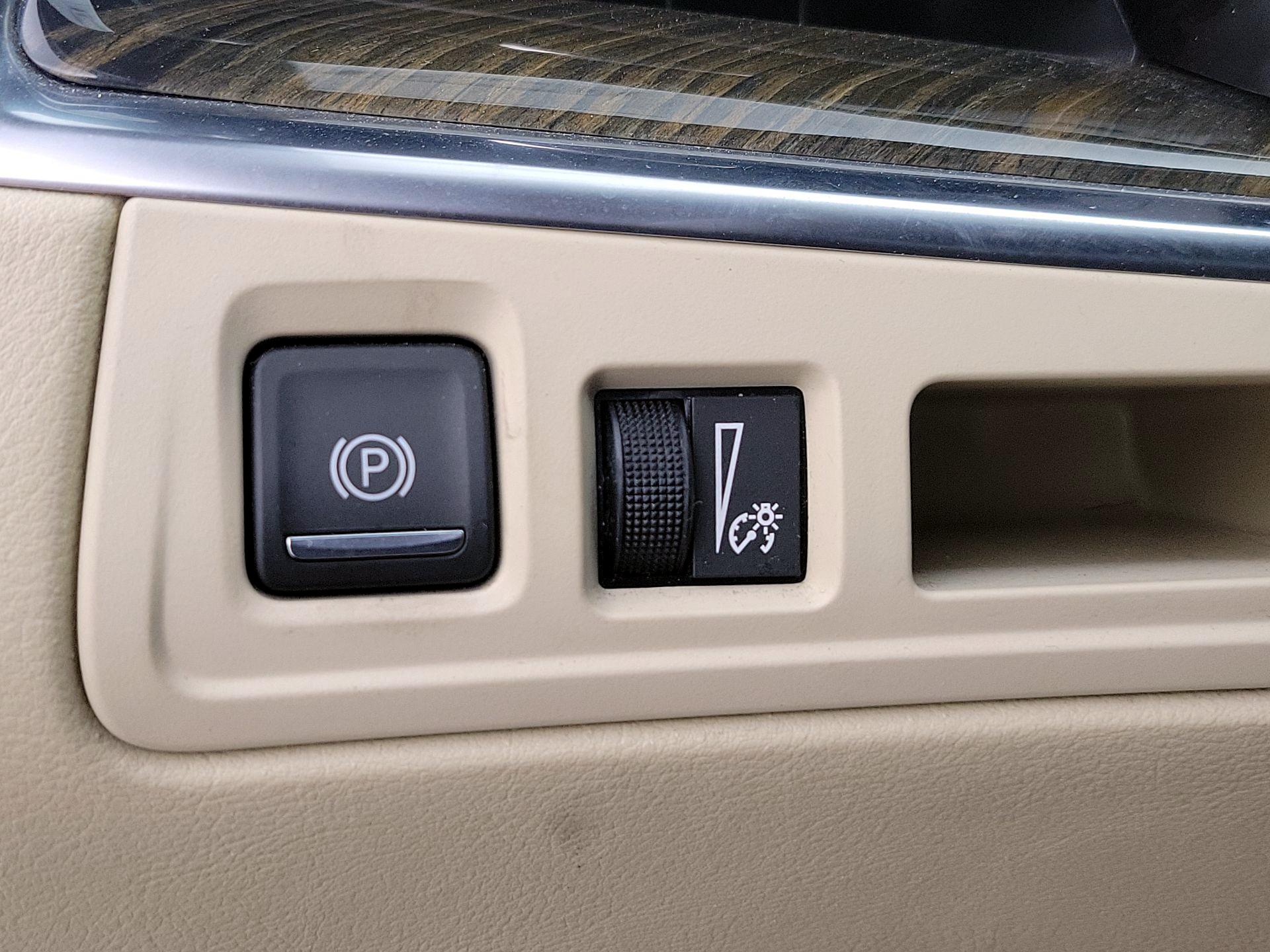 Thumbnail: 2017 Cadillac XT5 - 13