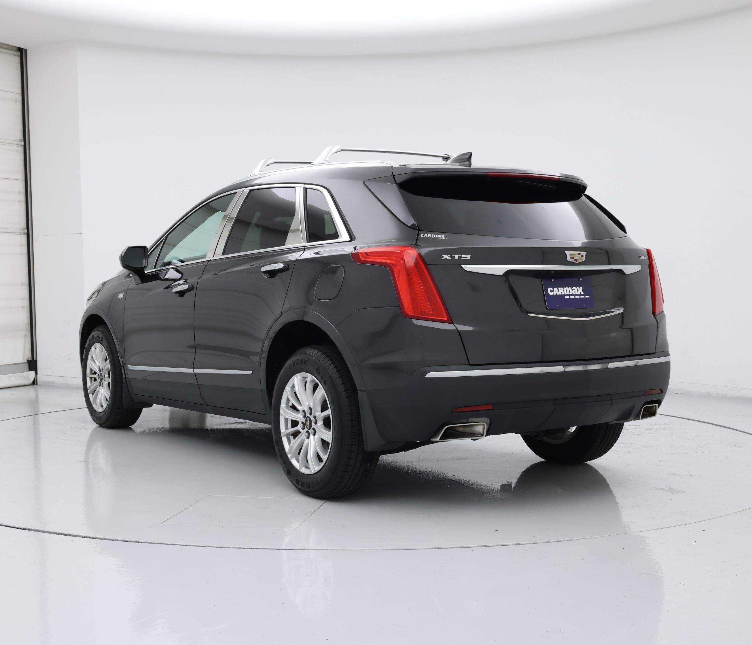 Thumbnail: 2017 Cadillac XT5 - 2