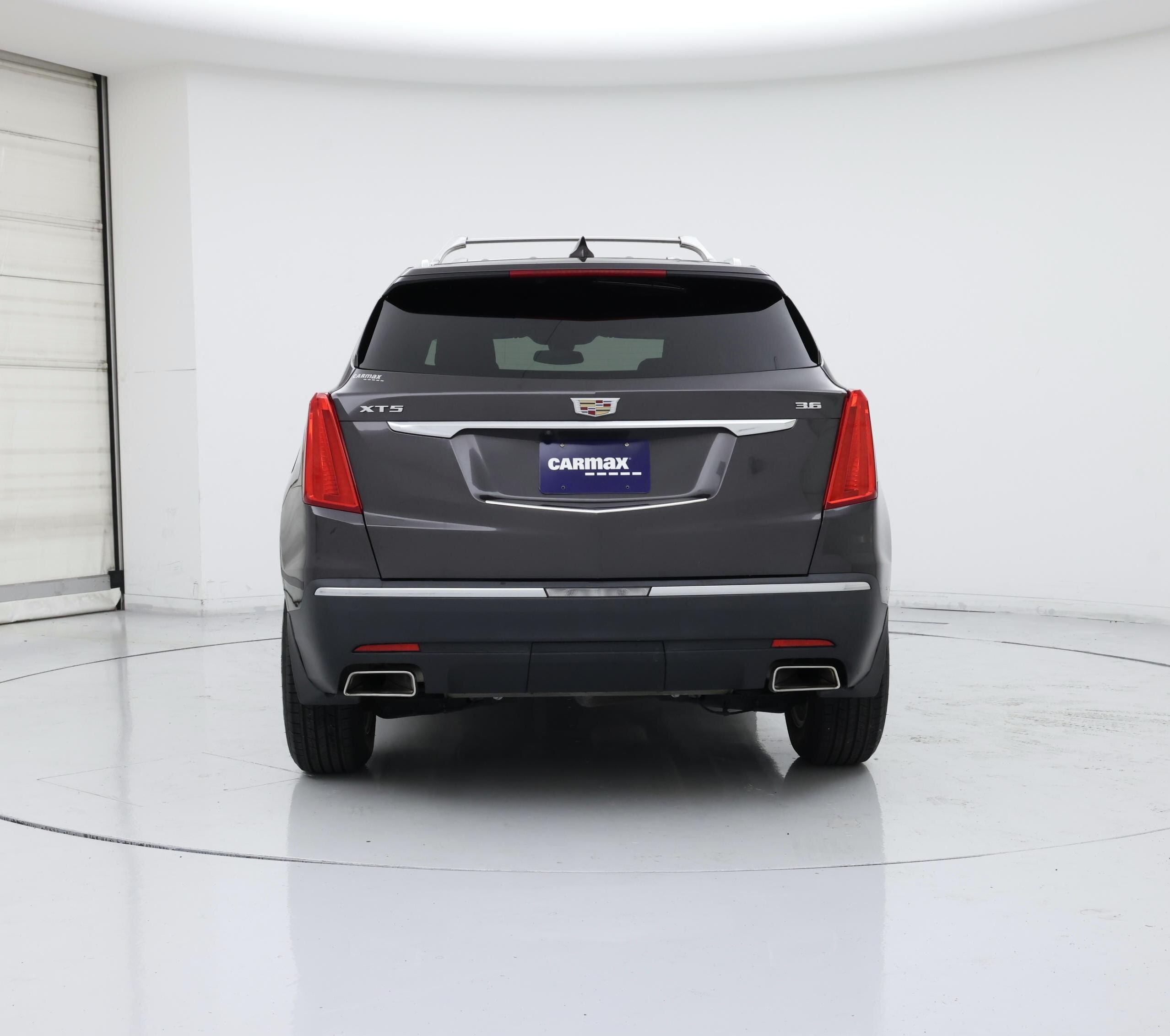 Thumbnail: 2017 Cadillac XT5 - 6