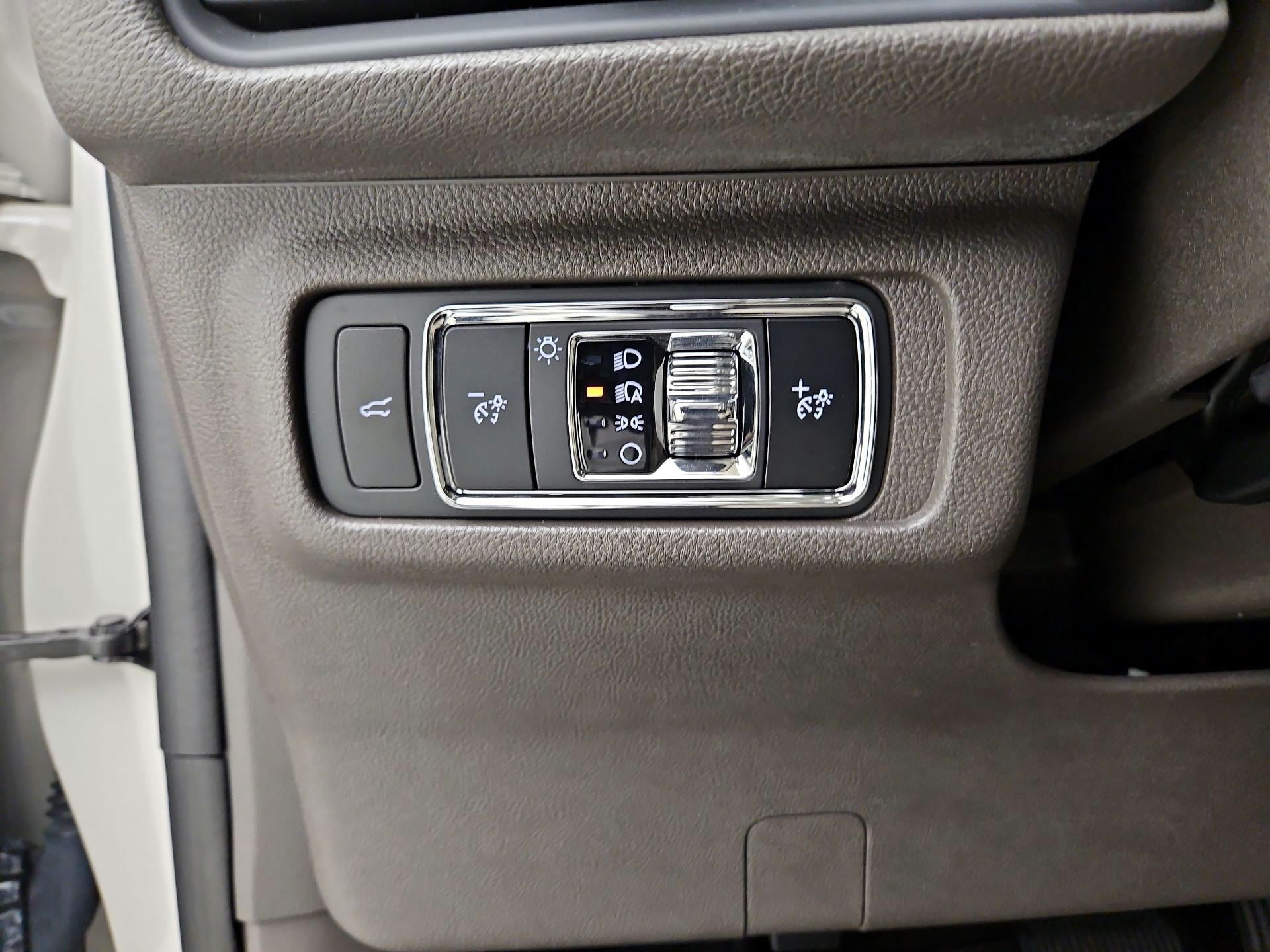 Thumbnail: 2023 Lincoln Corsair - 13