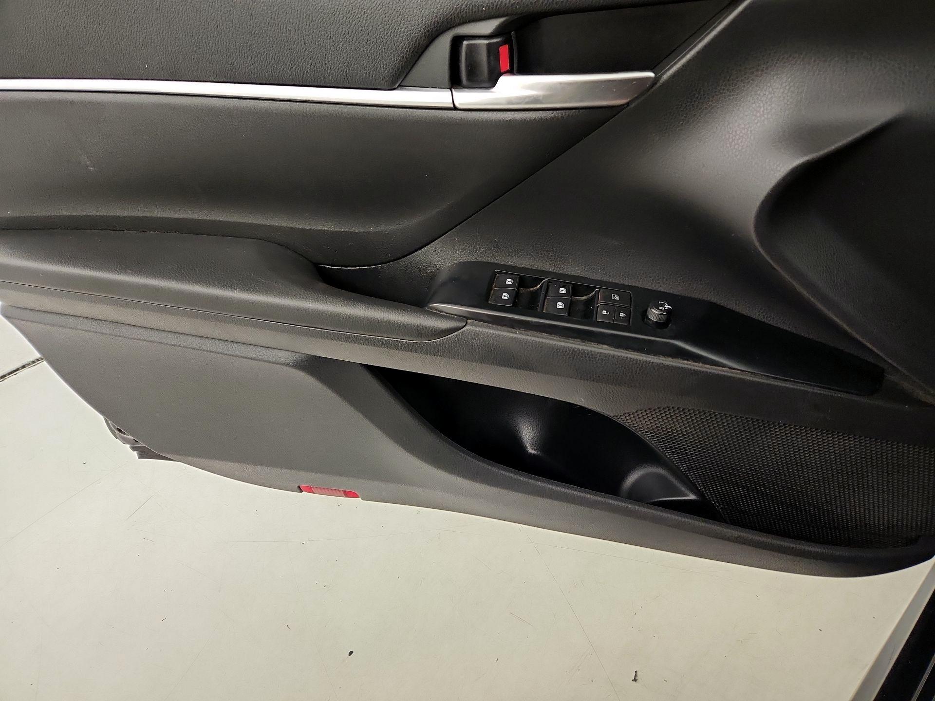 Thumbnail: 2020 Toyota Camry - 12