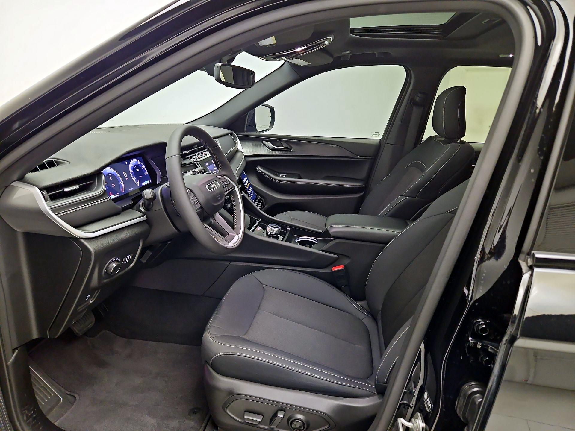 Thumbnail: 2024 Jeep Grand Cherokee - 11