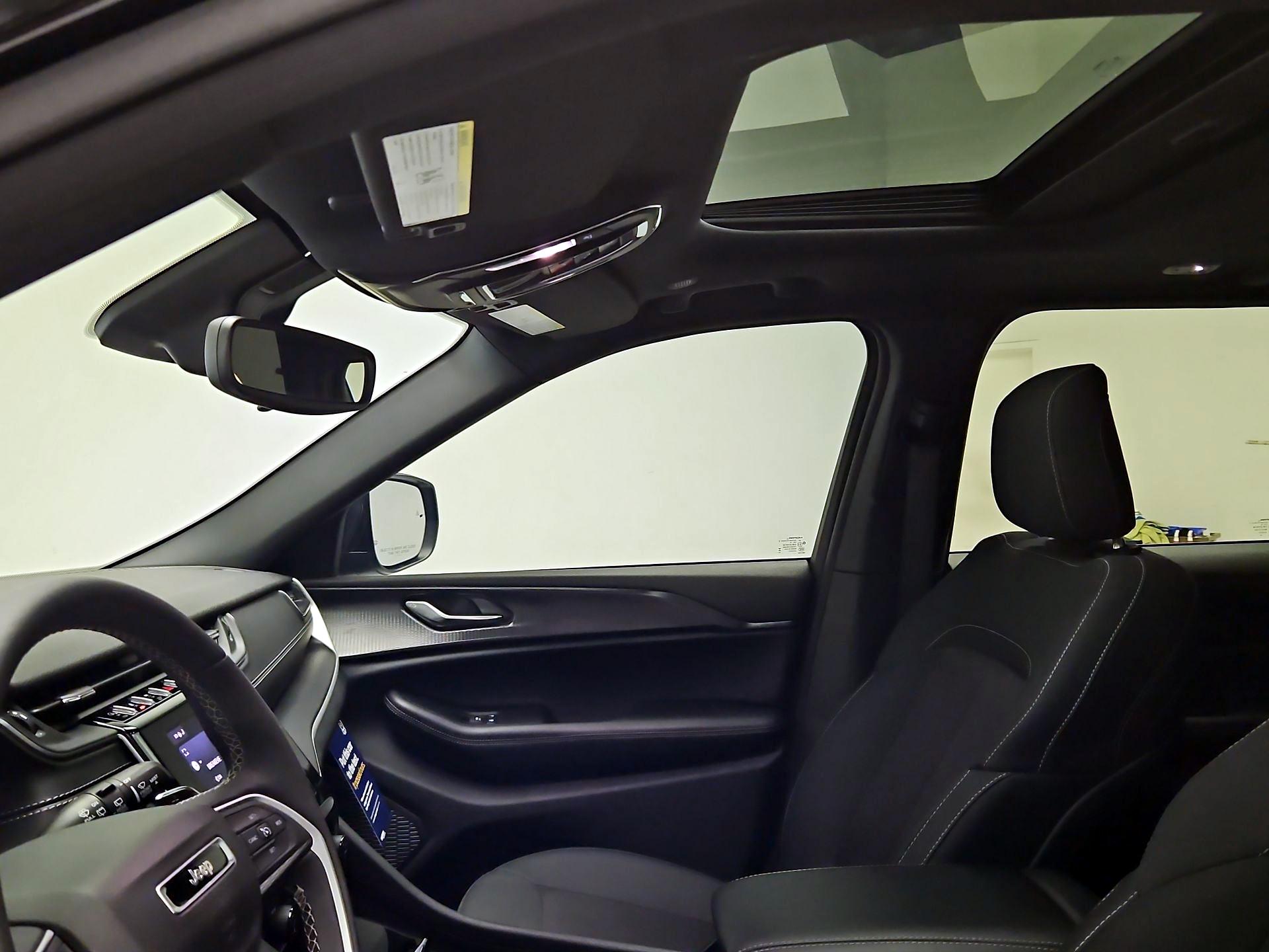 Thumbnail: 2024 Jeep Grand Cherokee - 19