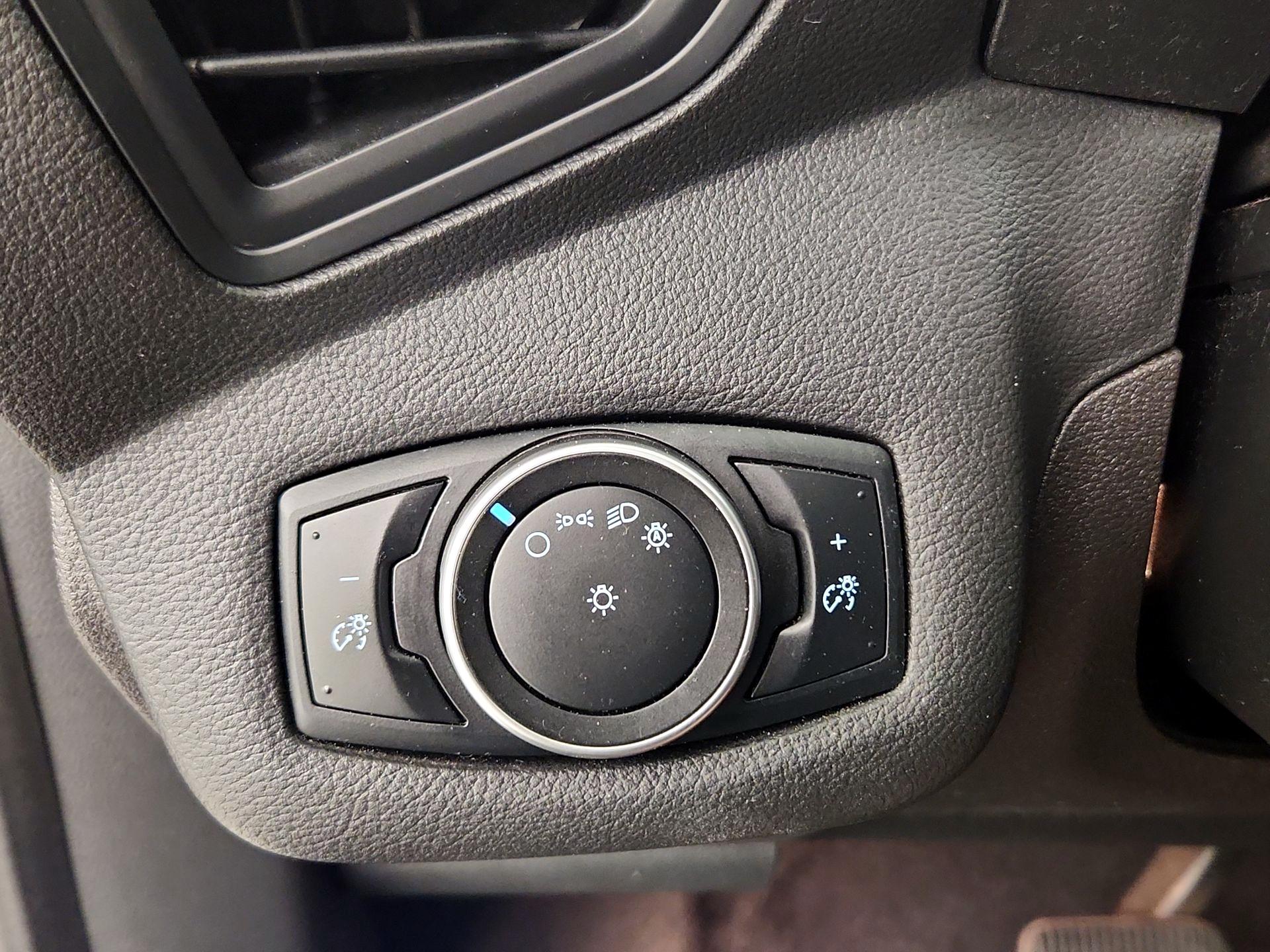 Thumbnail: 2016 Ford C-Max - 13