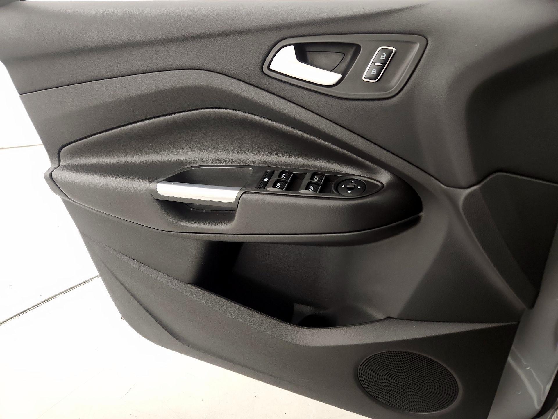 Thumbnail: 2016 Ford C-Max - 12