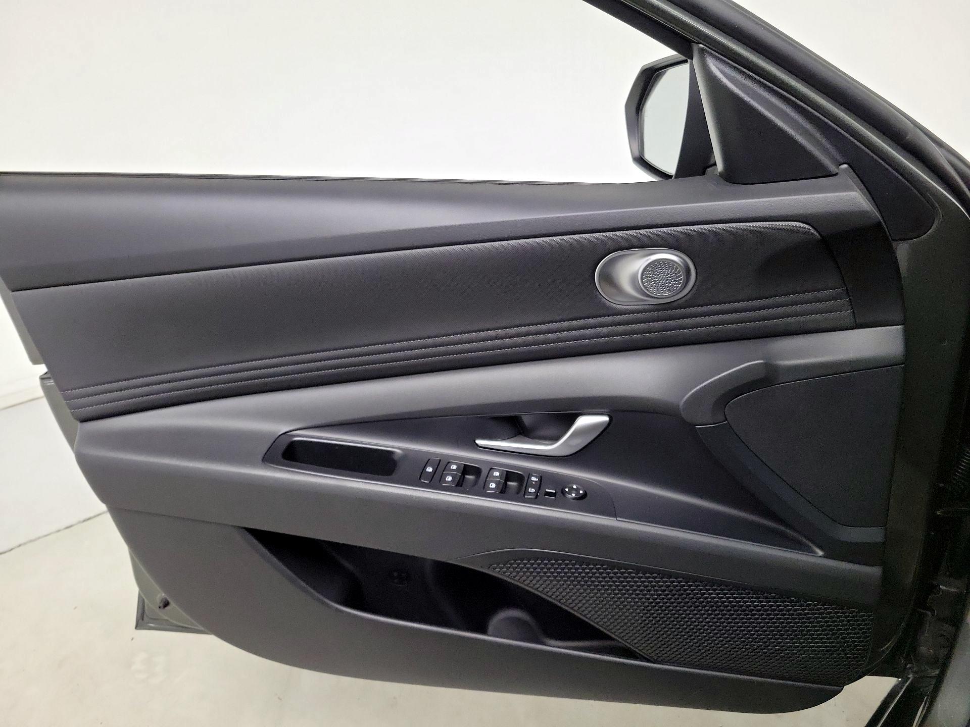 Thumbnail: 2025 Hyundai Elantra - 12