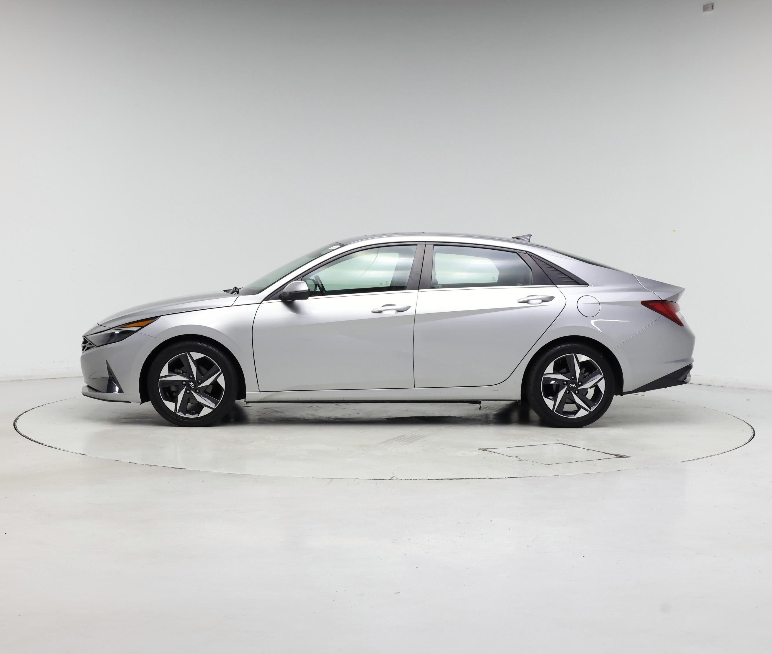 Thumbnail: 2023 Hyundai Elantra - 3