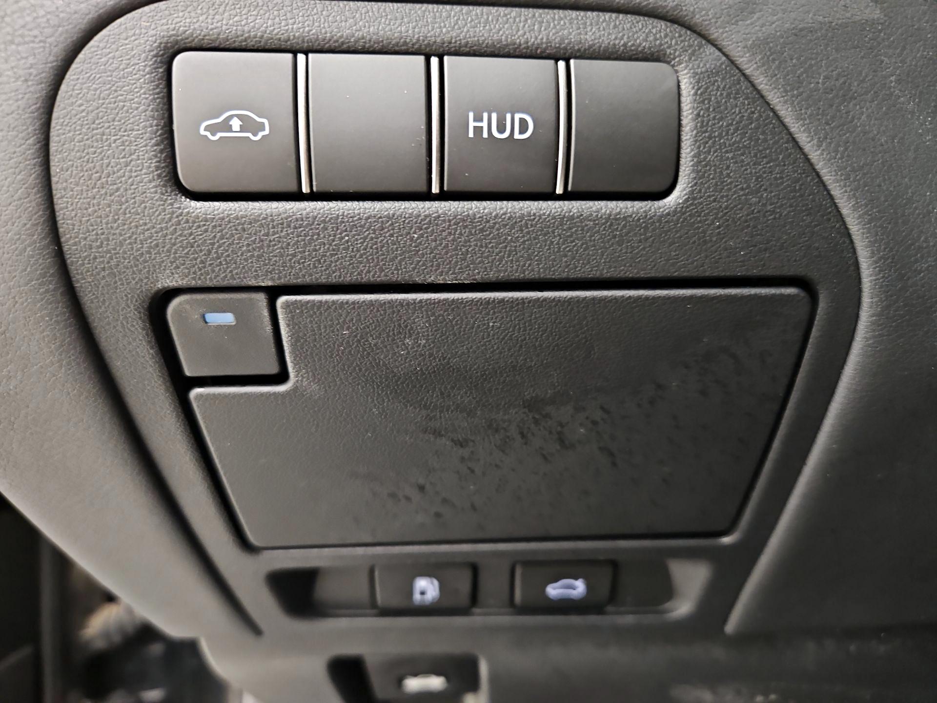 Thumbnail: 2023 Lexus LS - 13