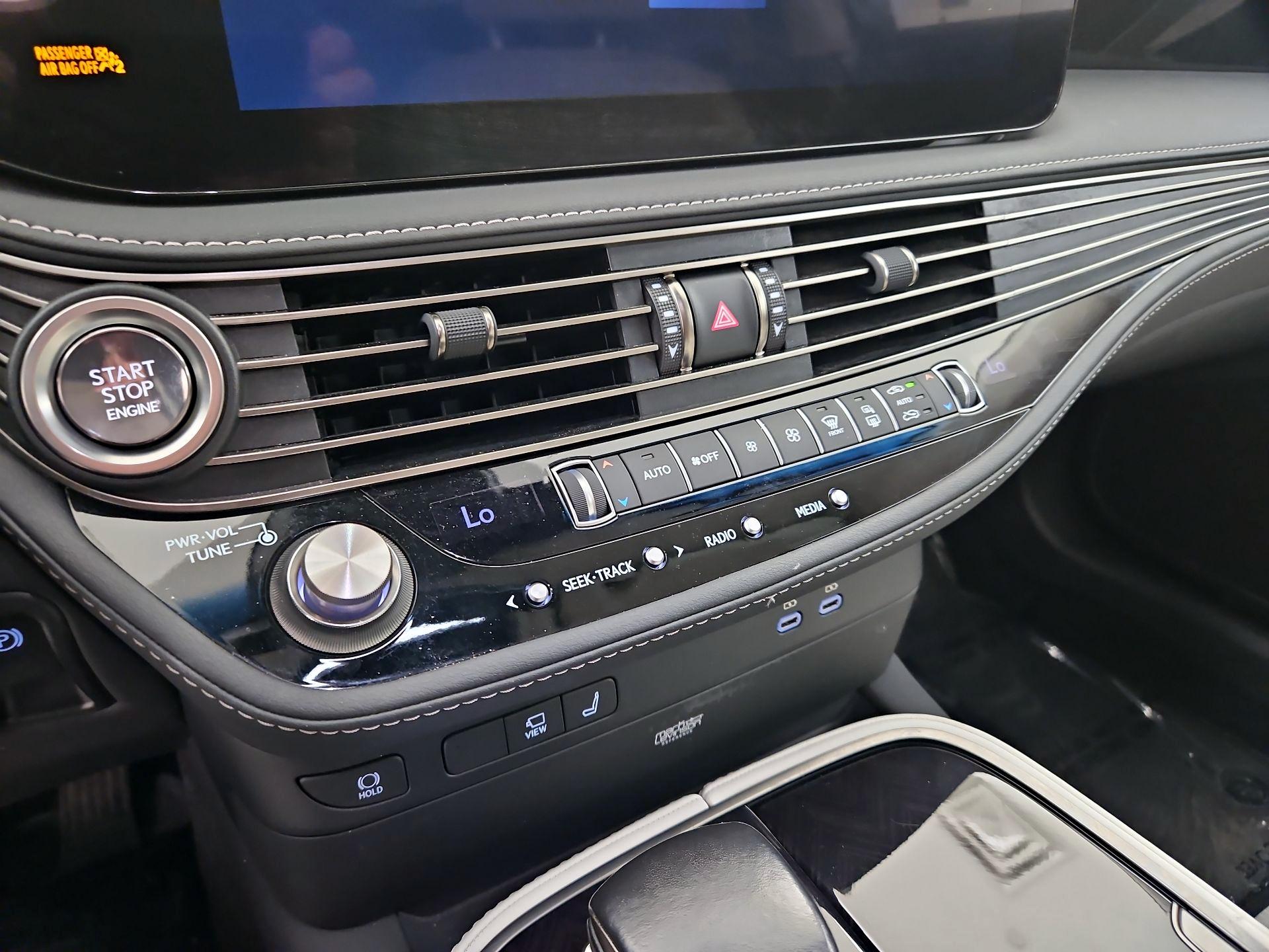 Thumbnail: 2023 Lexus LS - 17