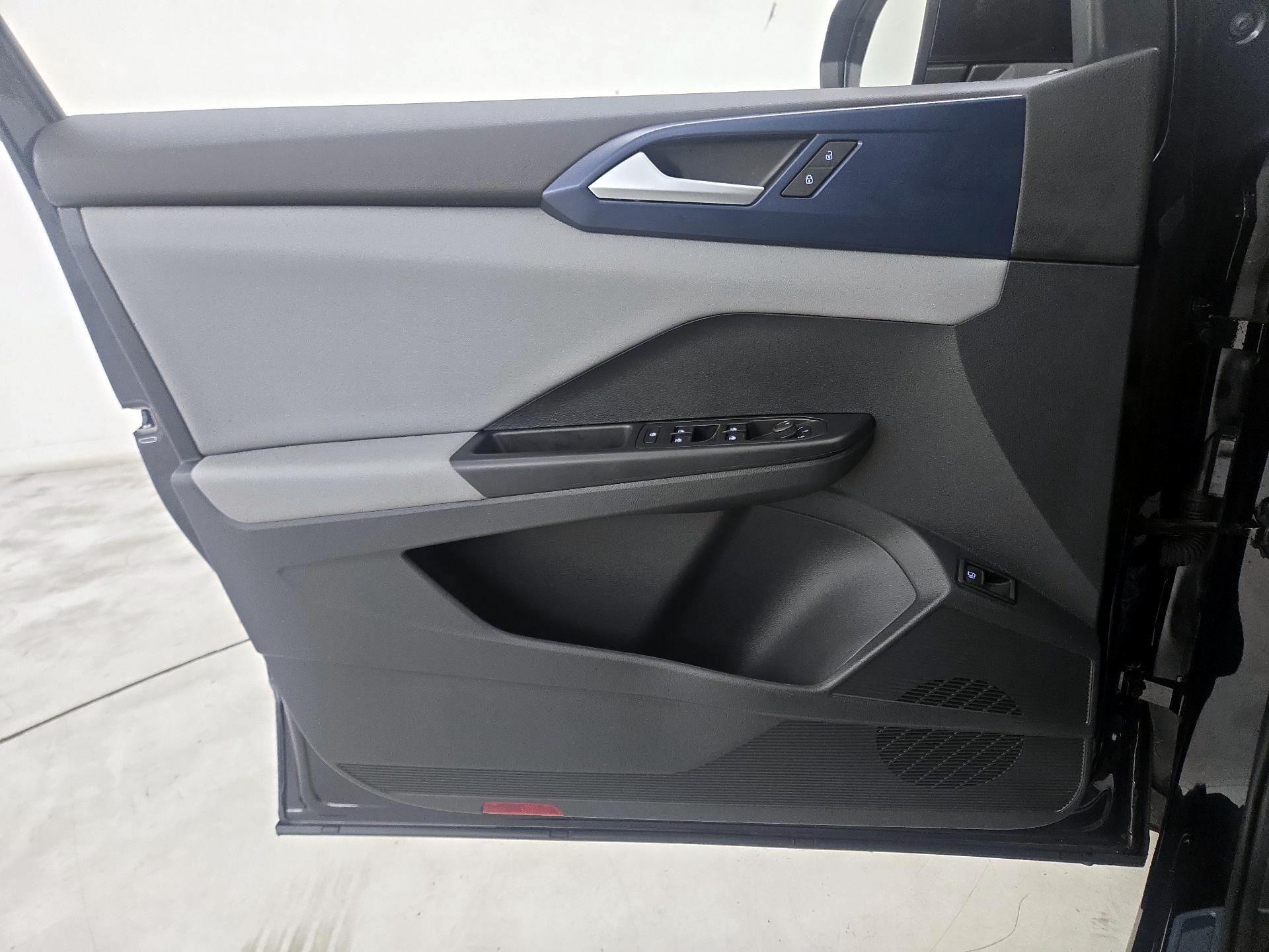 Thumbnail: 2023 Volkswagen Taos - 12