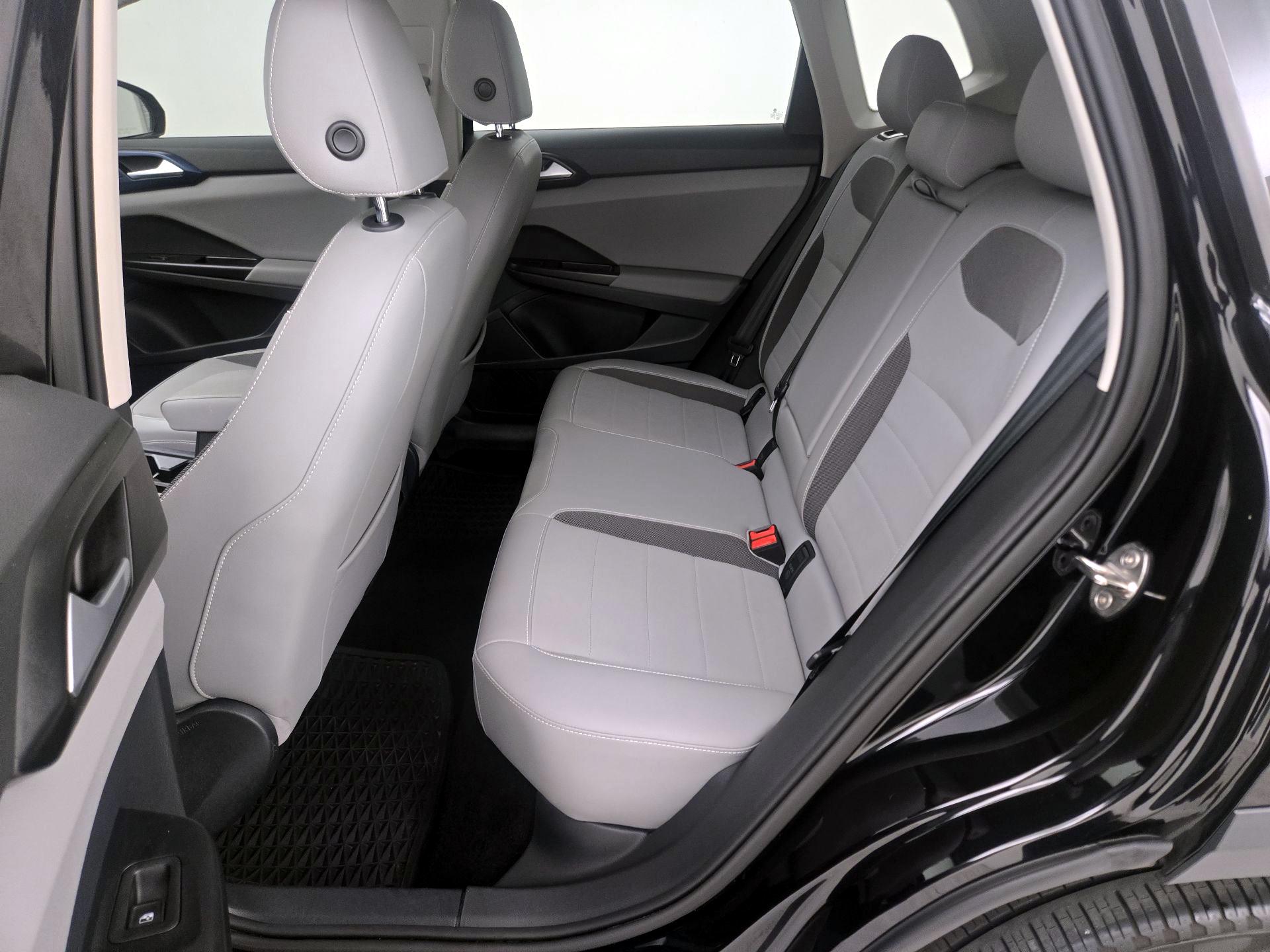 Thumbnail: 2023 Volkswagen Taos - 19