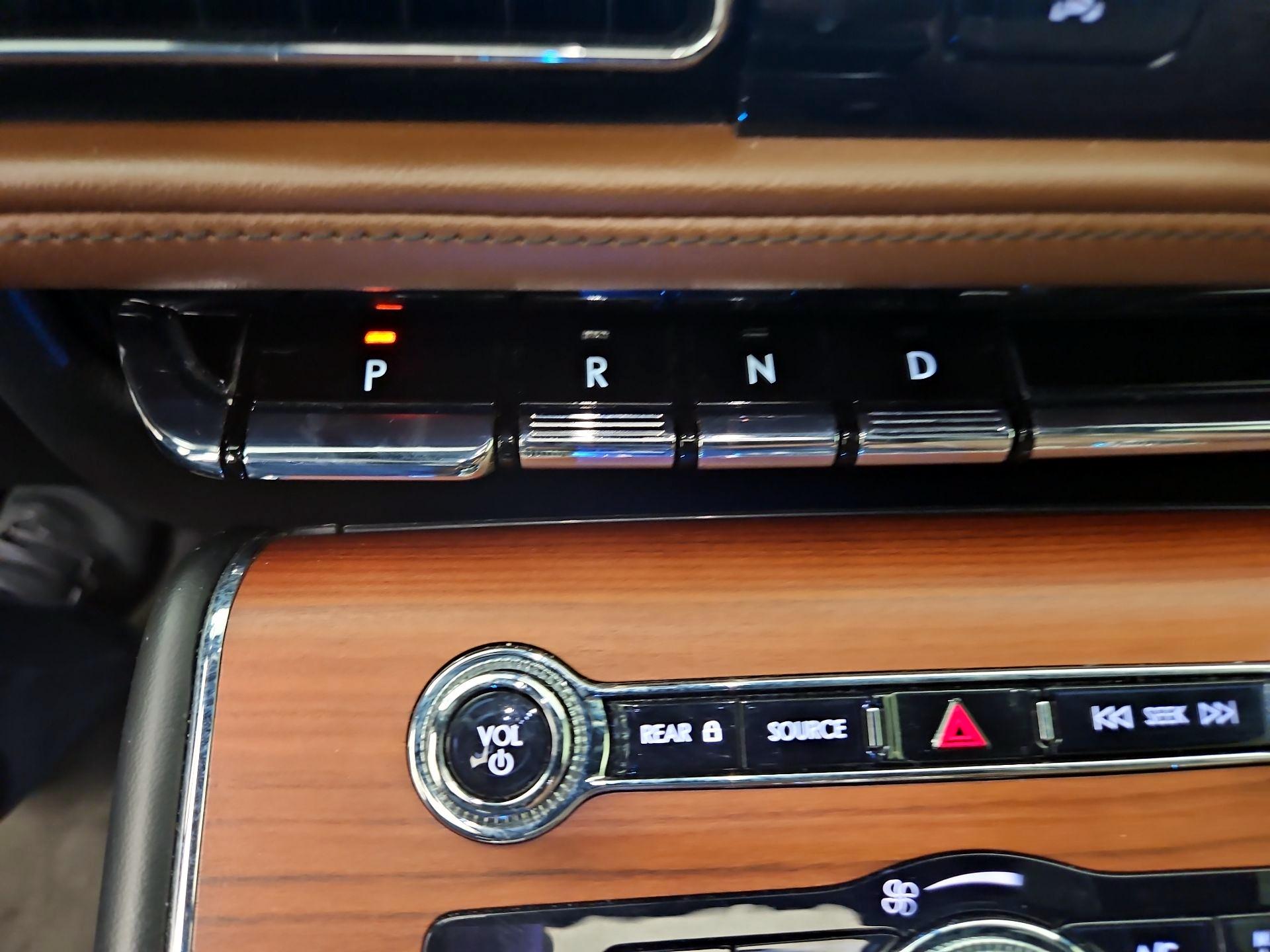 Thumbnail: 2020 Lincoln Aviator - 18