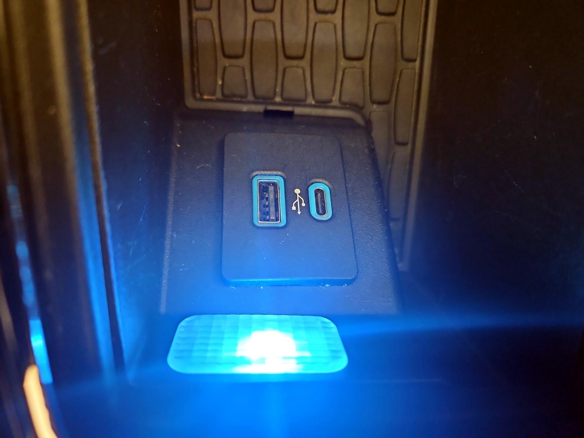 Thumbnail: 2020 Lincoln Aviator - 19