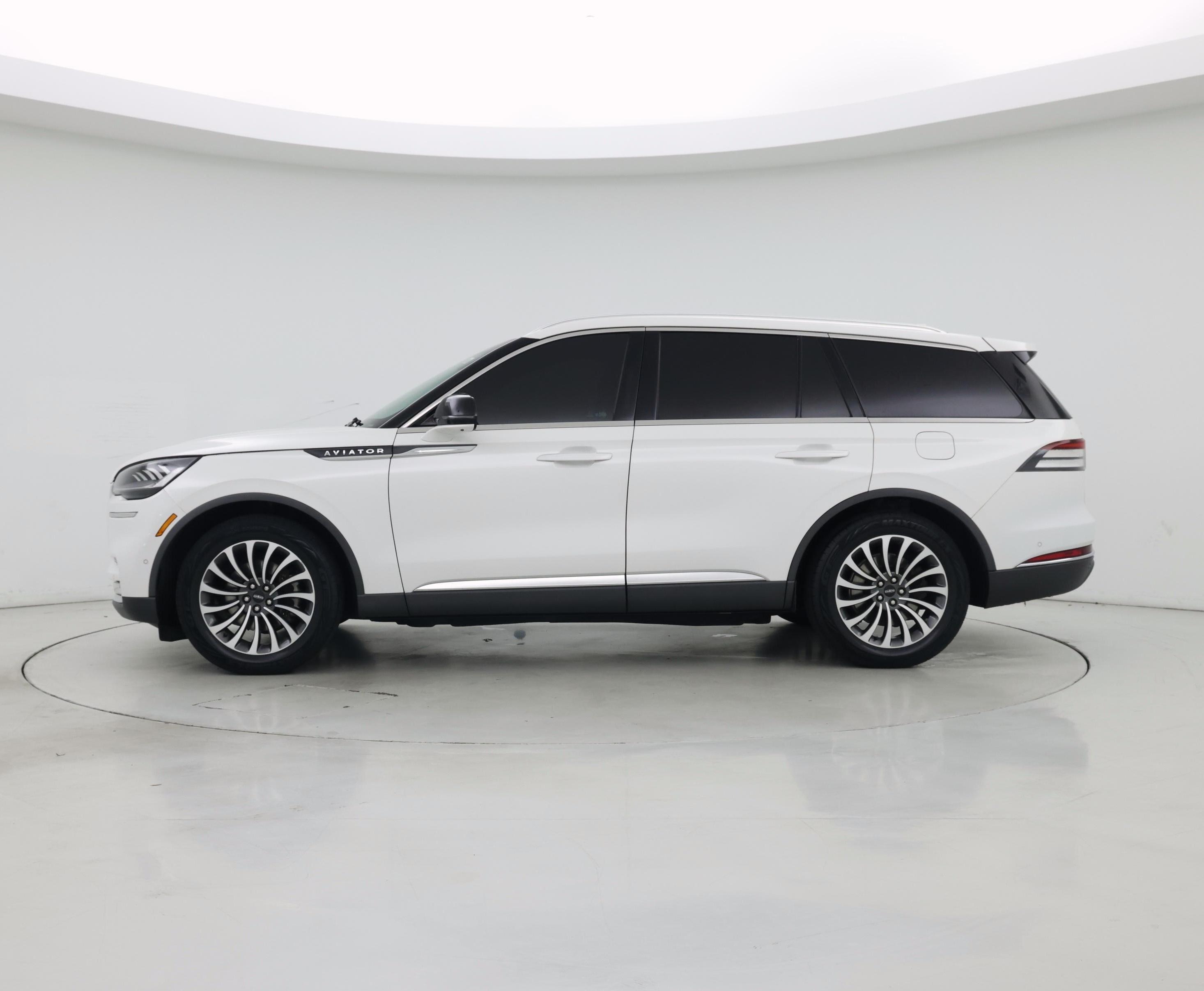 Thumbnail: 2020 Lincoln Aviator - 3