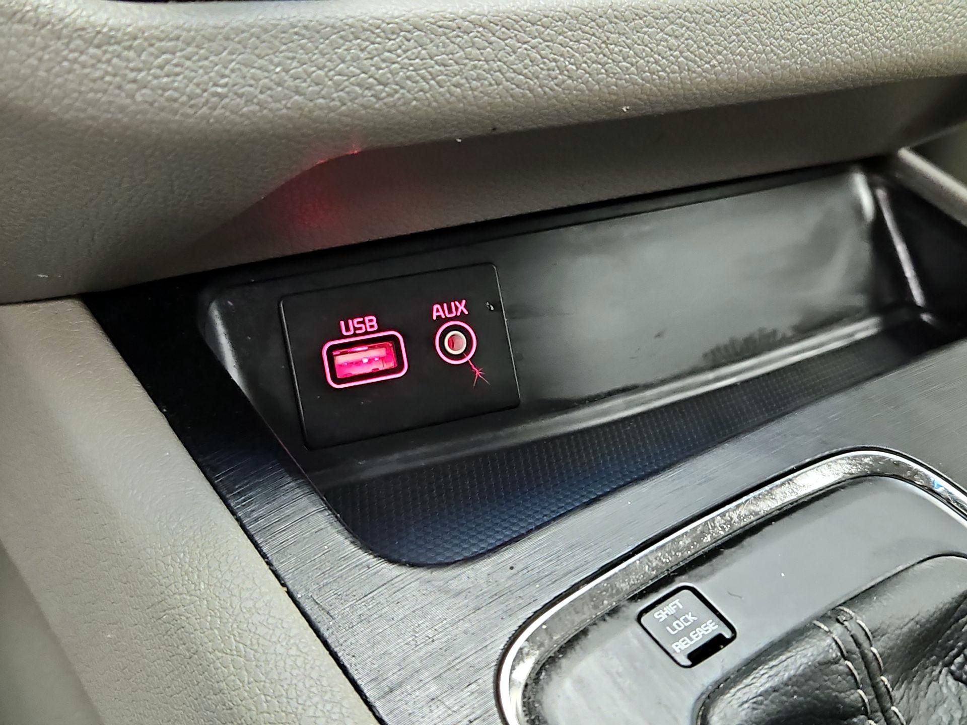 Thumbnail: 2017 Kia Sedona - 18