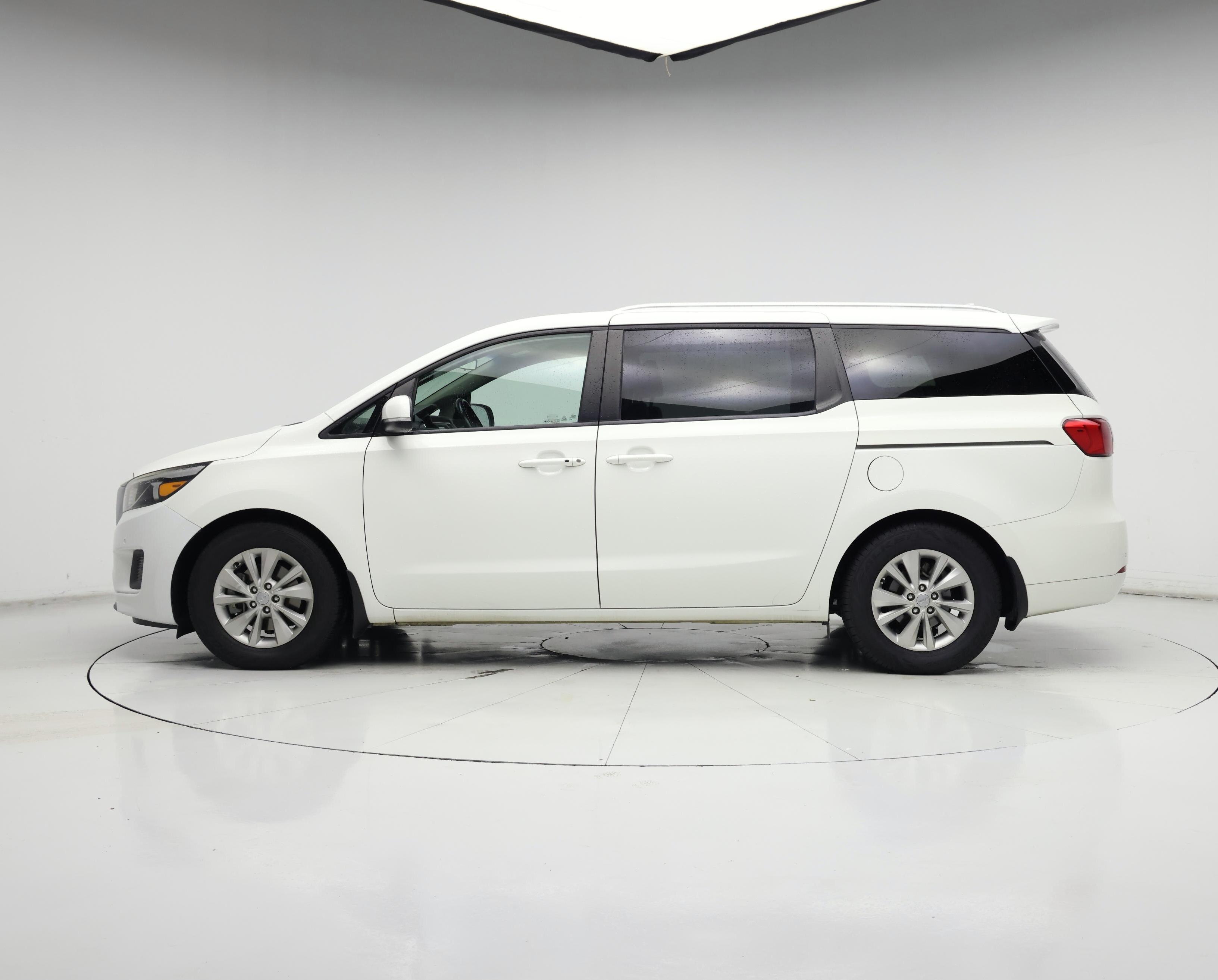 Thumbnail: 2017 Kia Sedona - 3