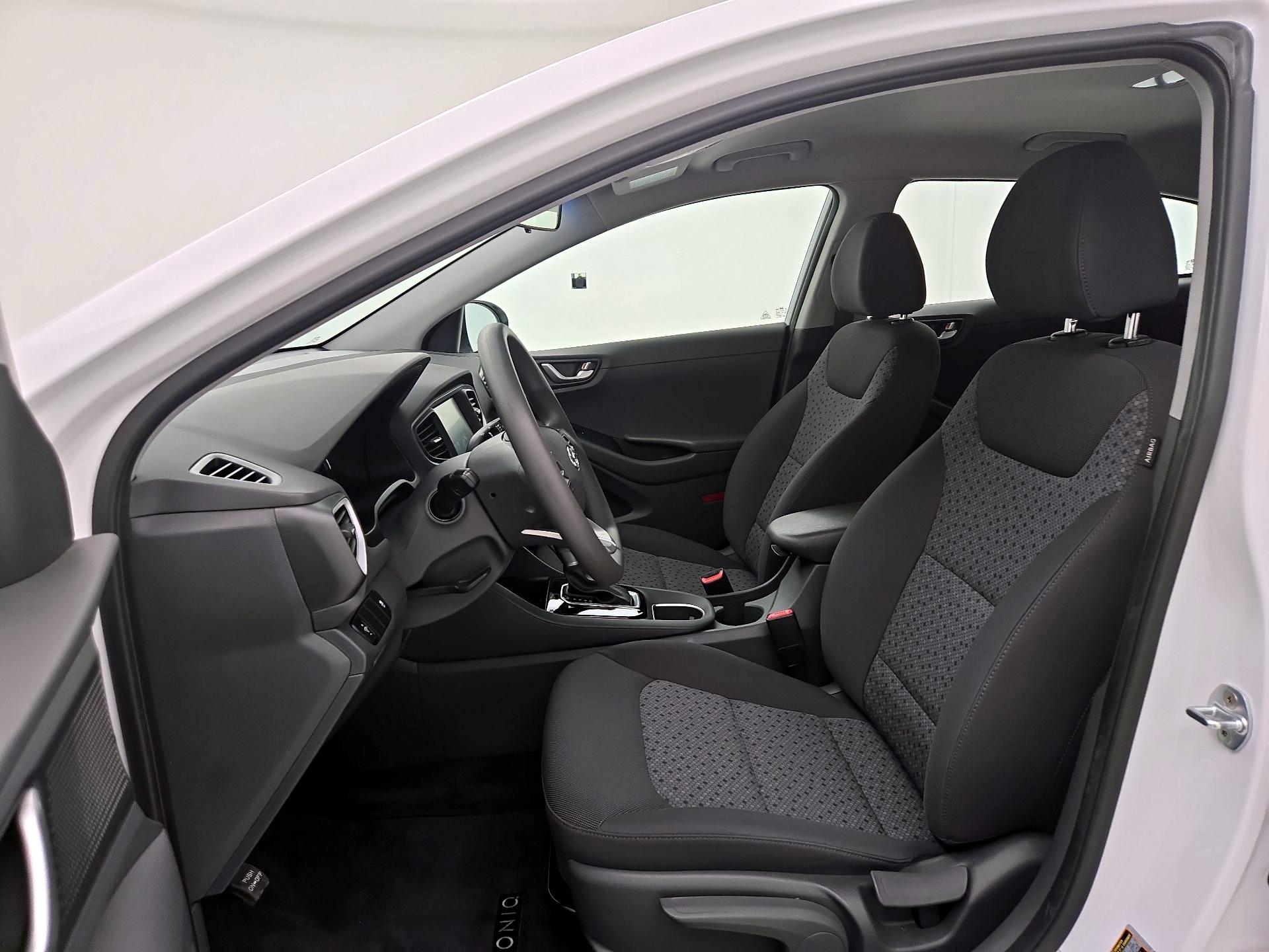 Thumbnail: 2018 Hyundai Ioniq - 11