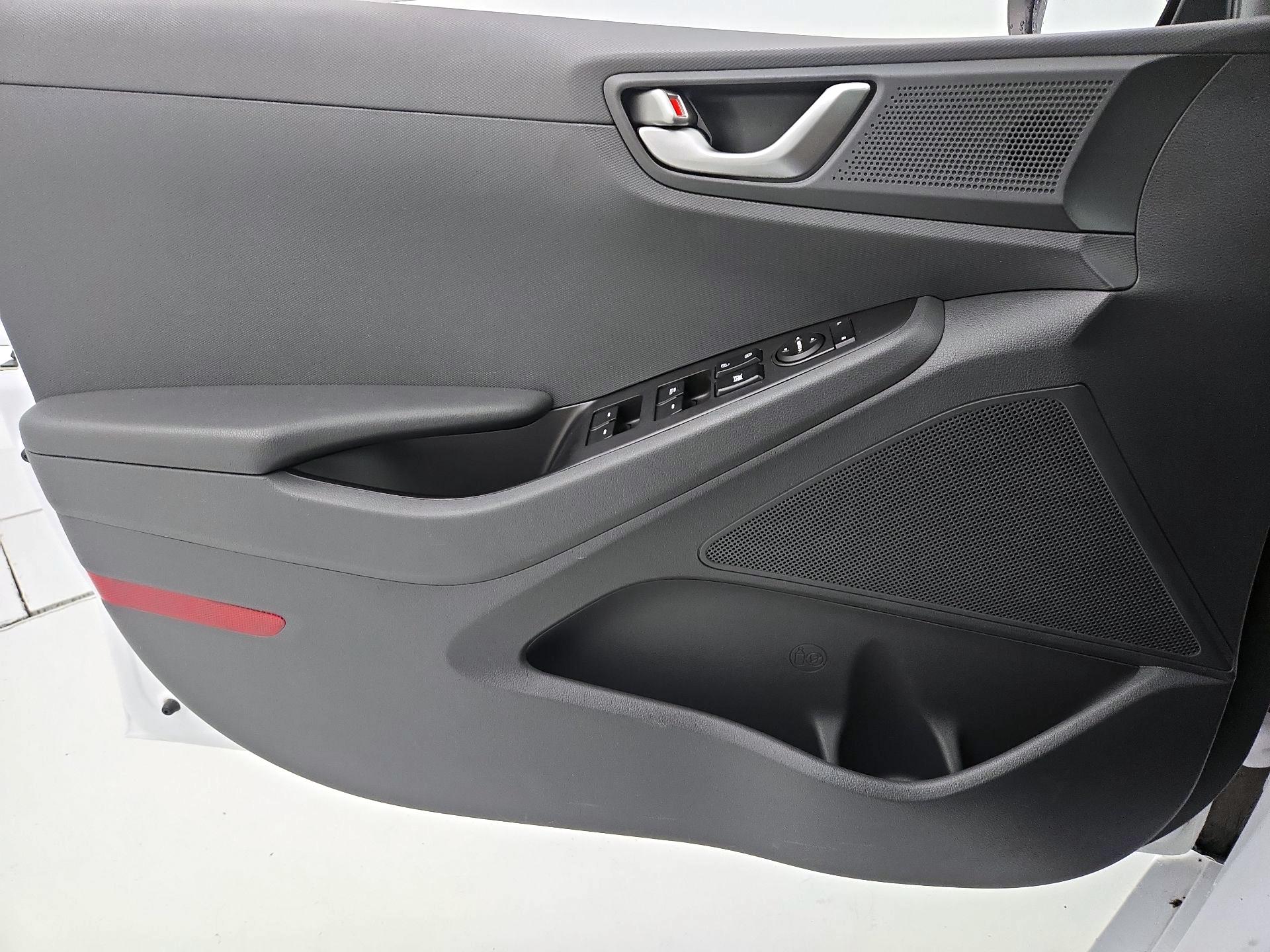 Thumbnail: 2018 Hyundai Ioniq - 12