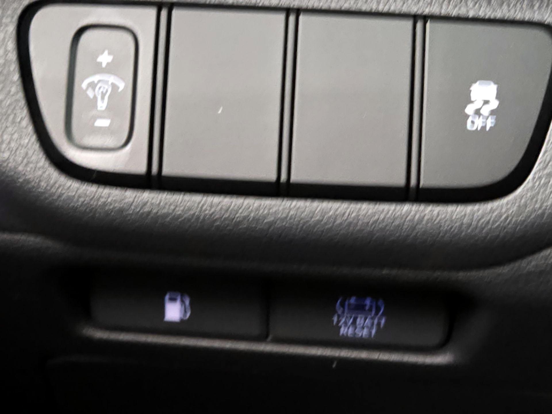 Thumbnail: 2018 Hyundai Ioniq - 13