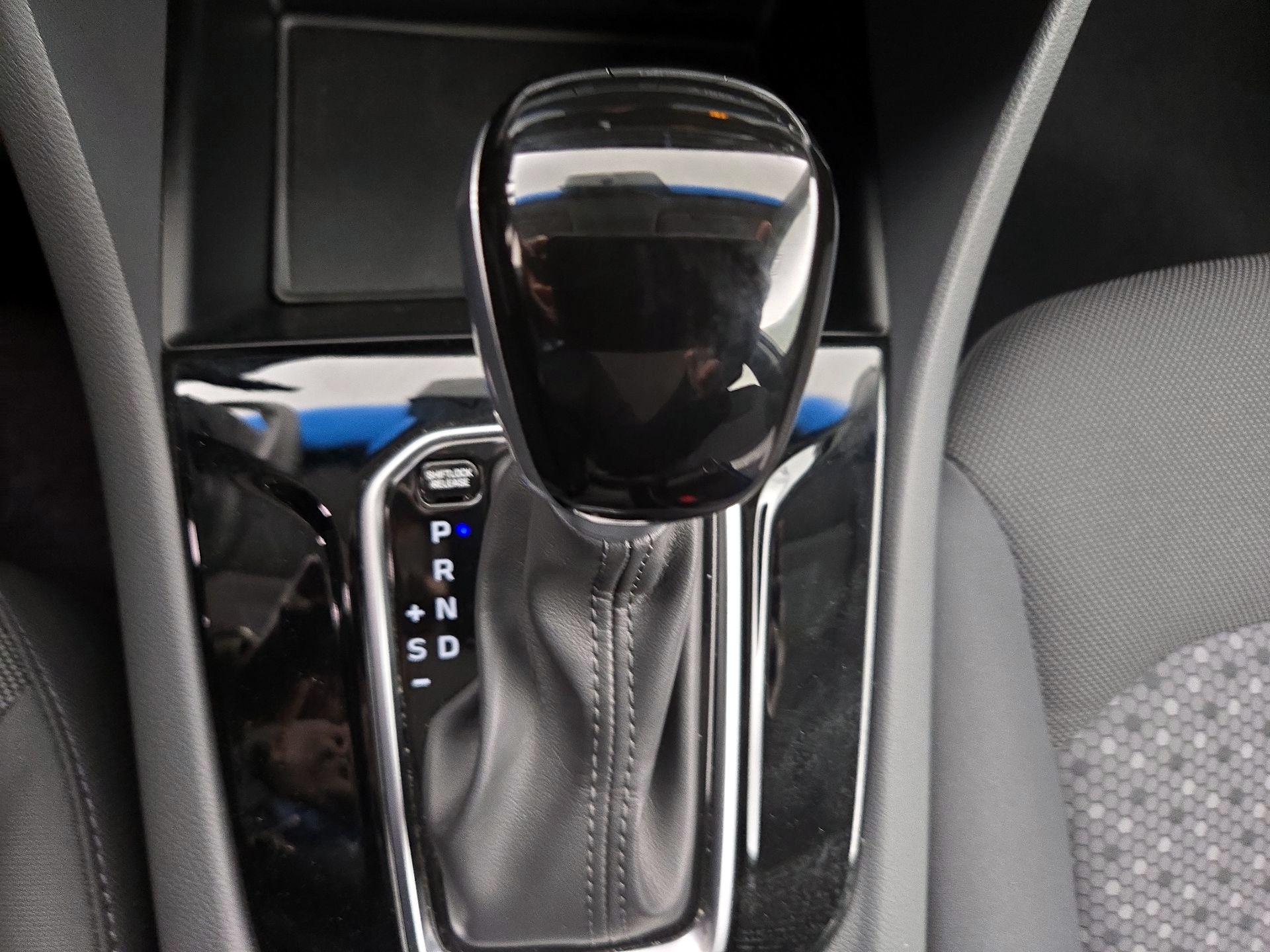 Thumbnail: 2018 Hyundai Ioniq - 17