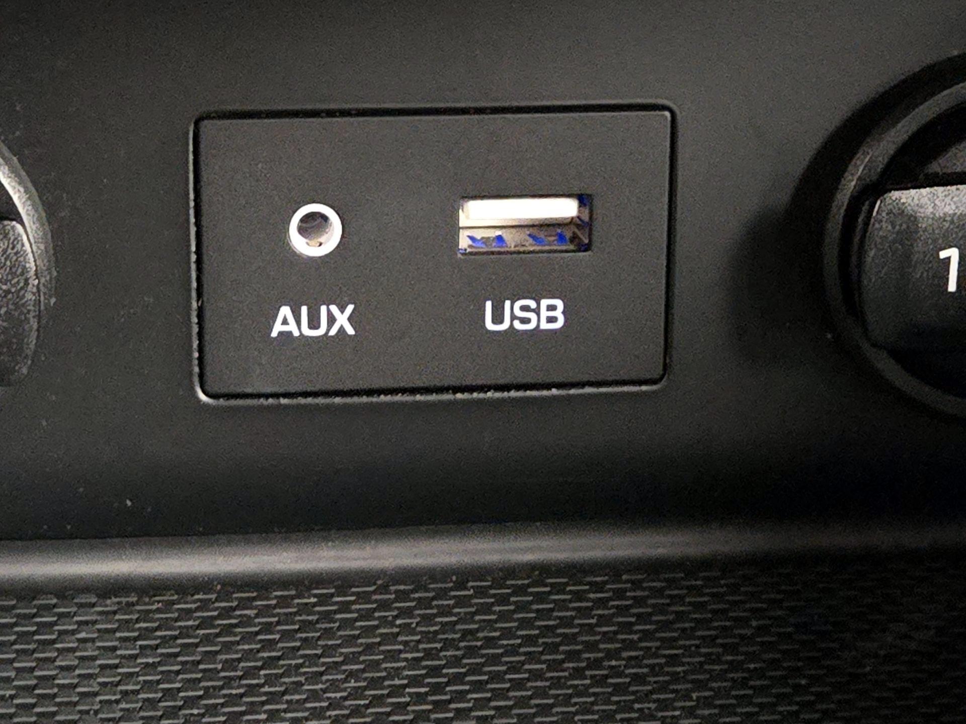 Thumbnail: 2018 Hyundai Ioniq - 18