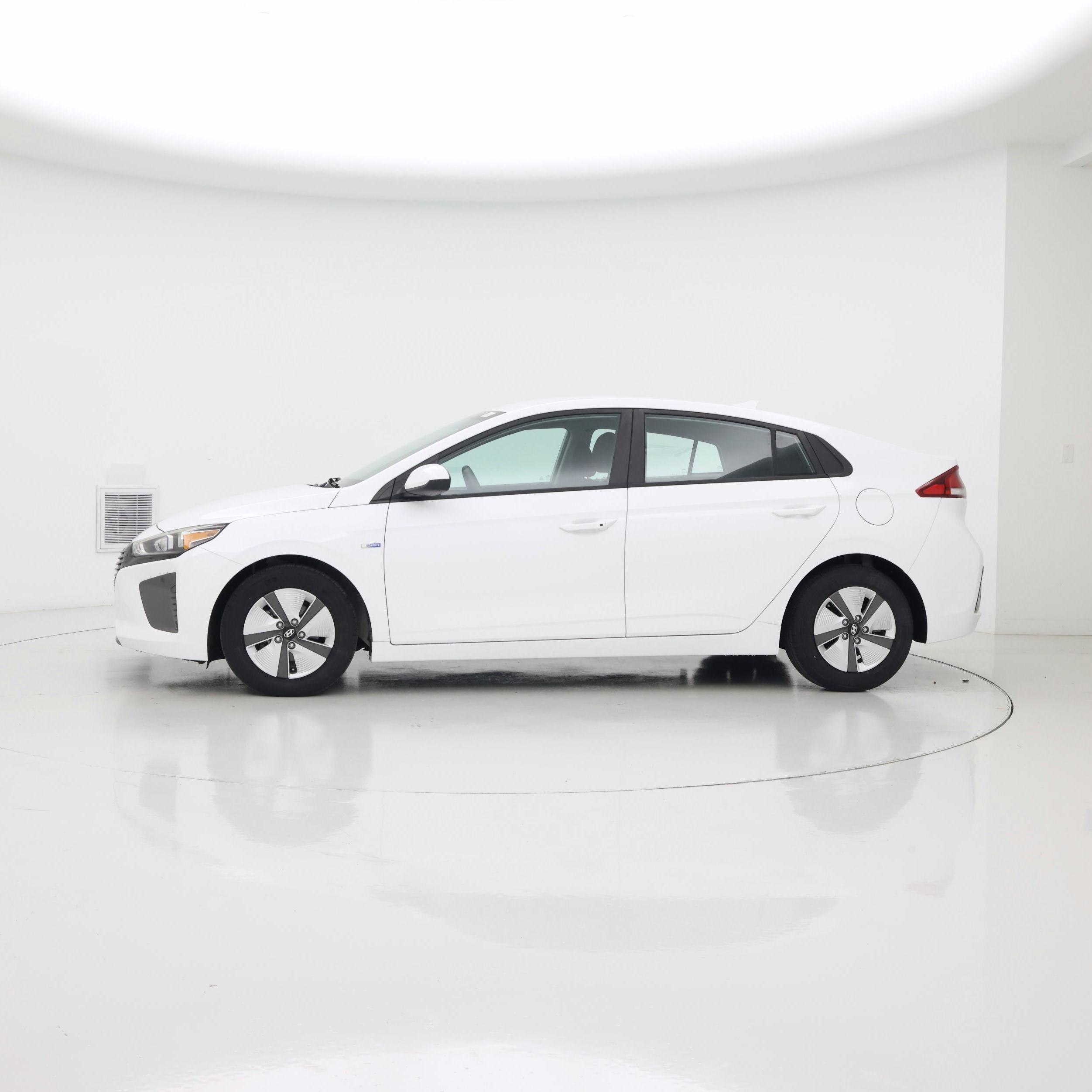 Thumbnail: 2018 Hyundai Ioniq - 3