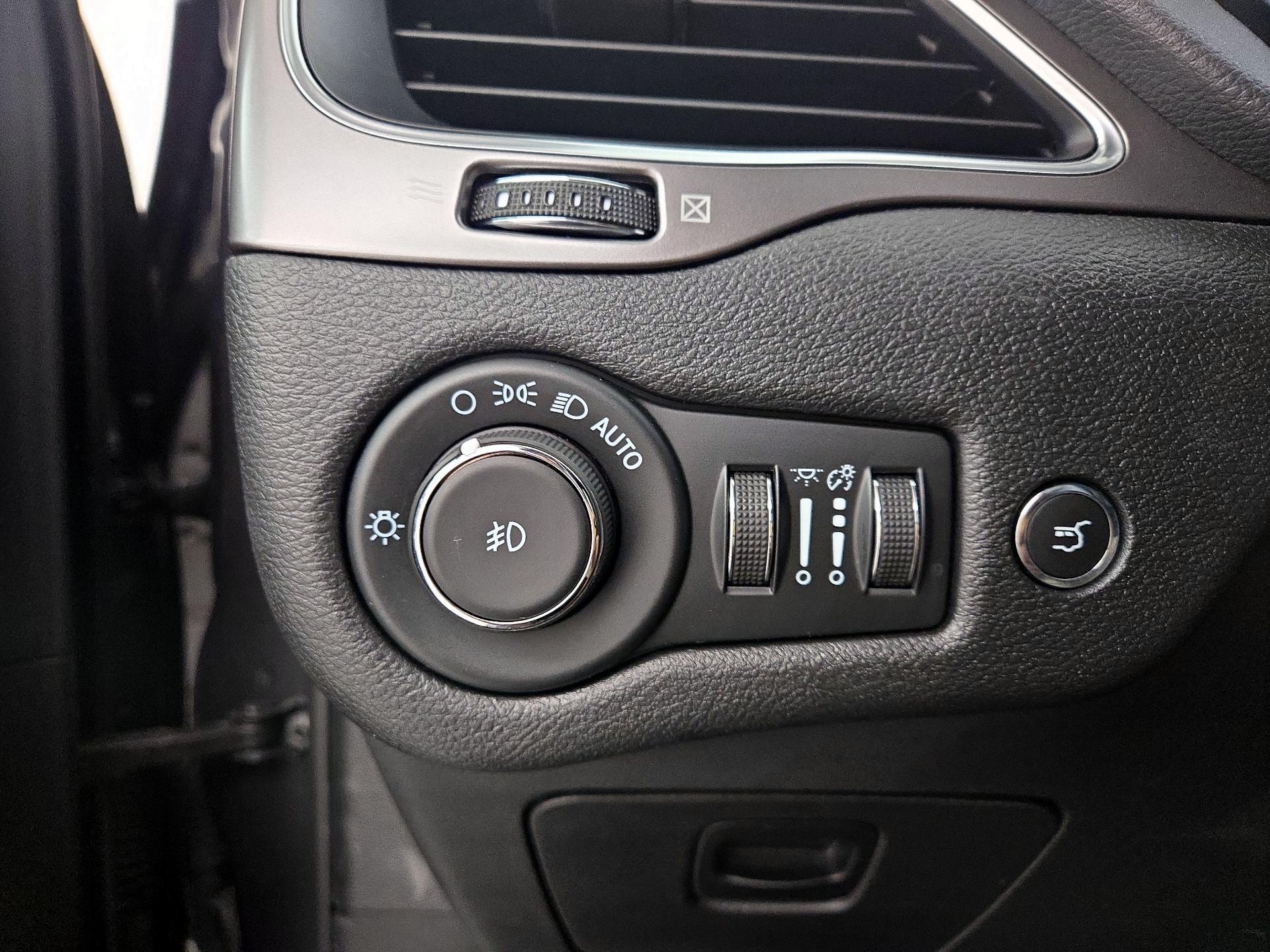 Thumbnail: 2022 Jeep Cherokee - 13