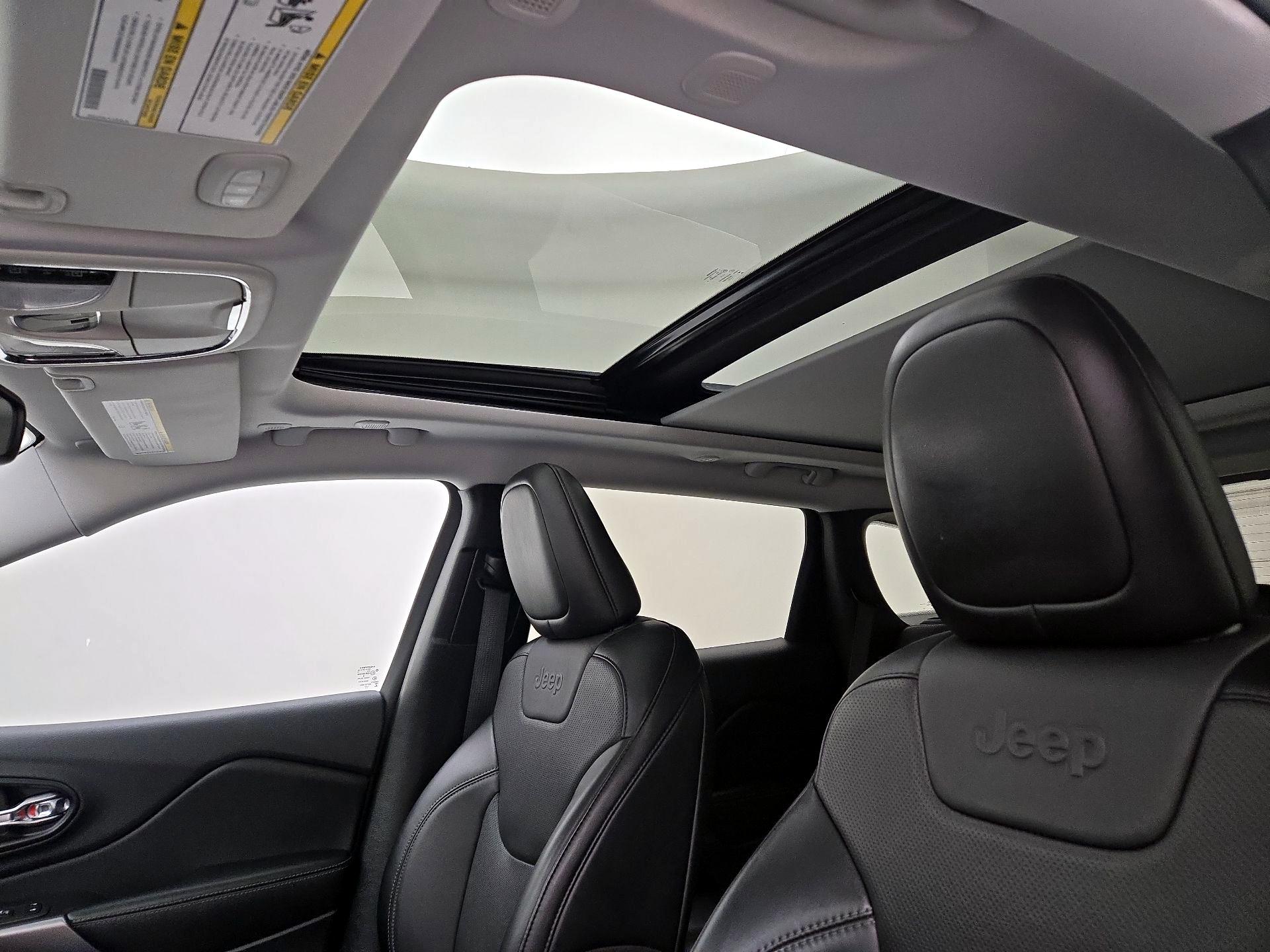 Thumbnail: 2022 Jeep Cherokee - 19