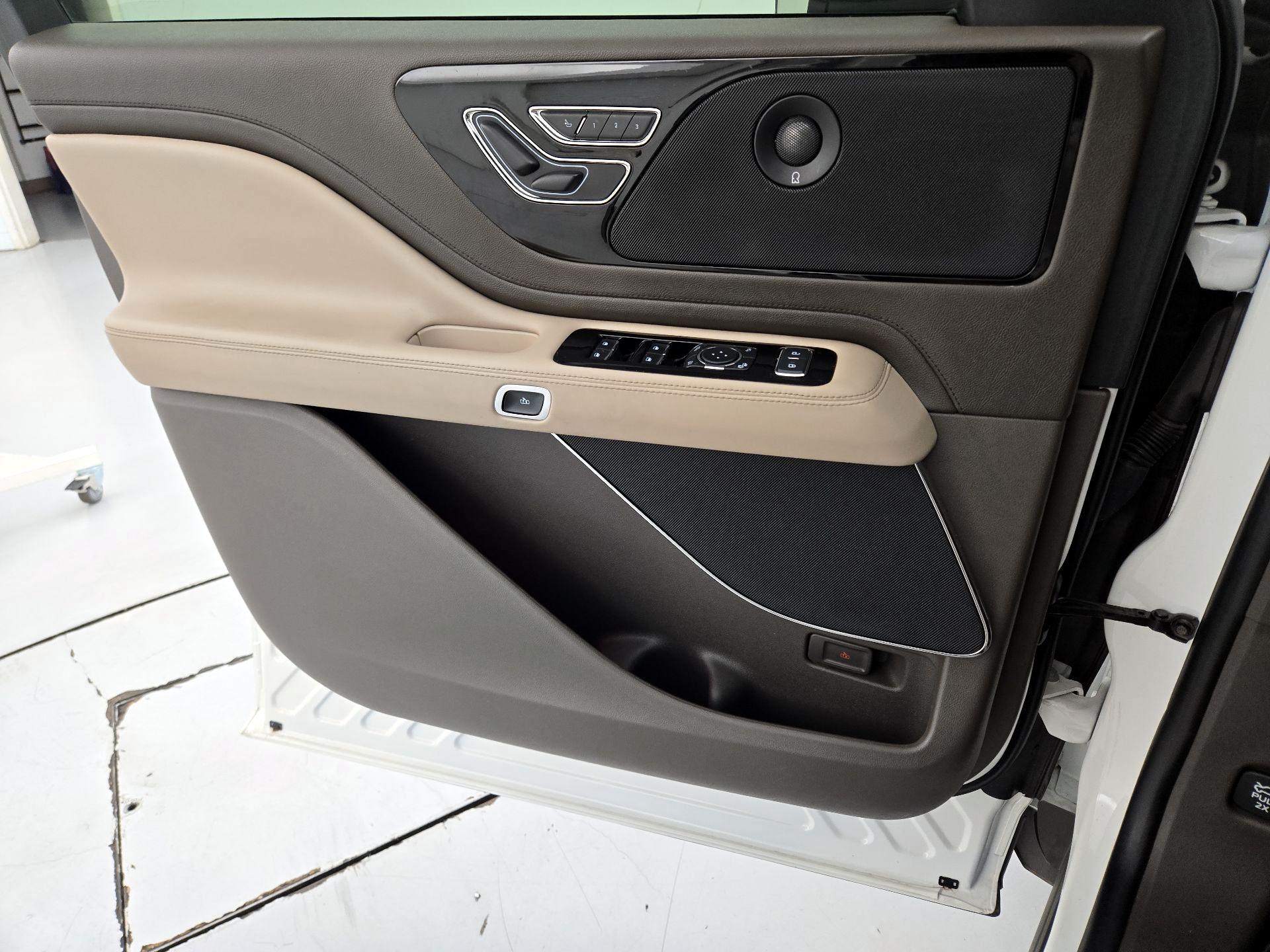 Thumbnail: 2024 Lincoln Aviator - 12