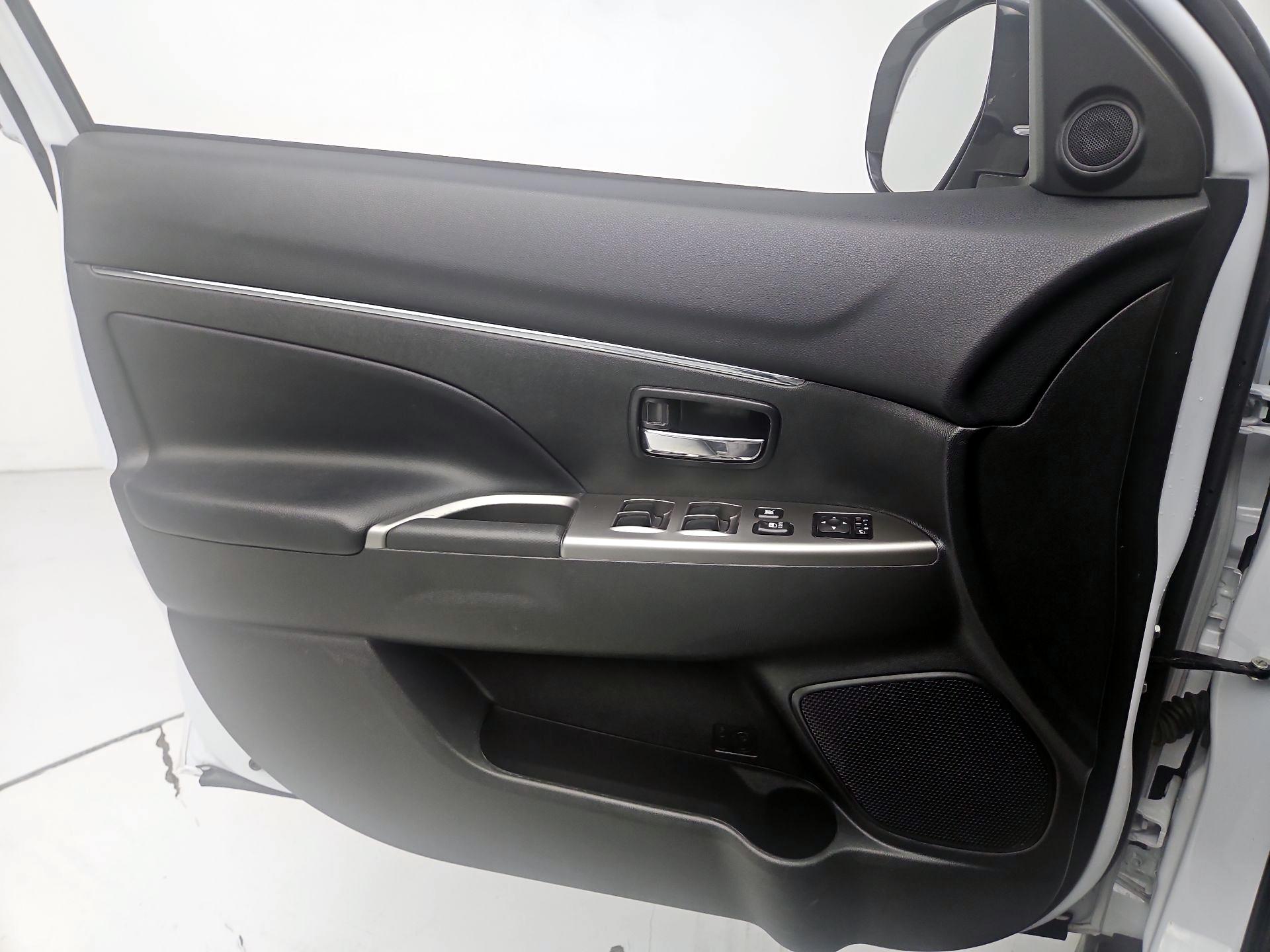 Thumbnail: 2024 Mitsubishi Outlander Sport - 12