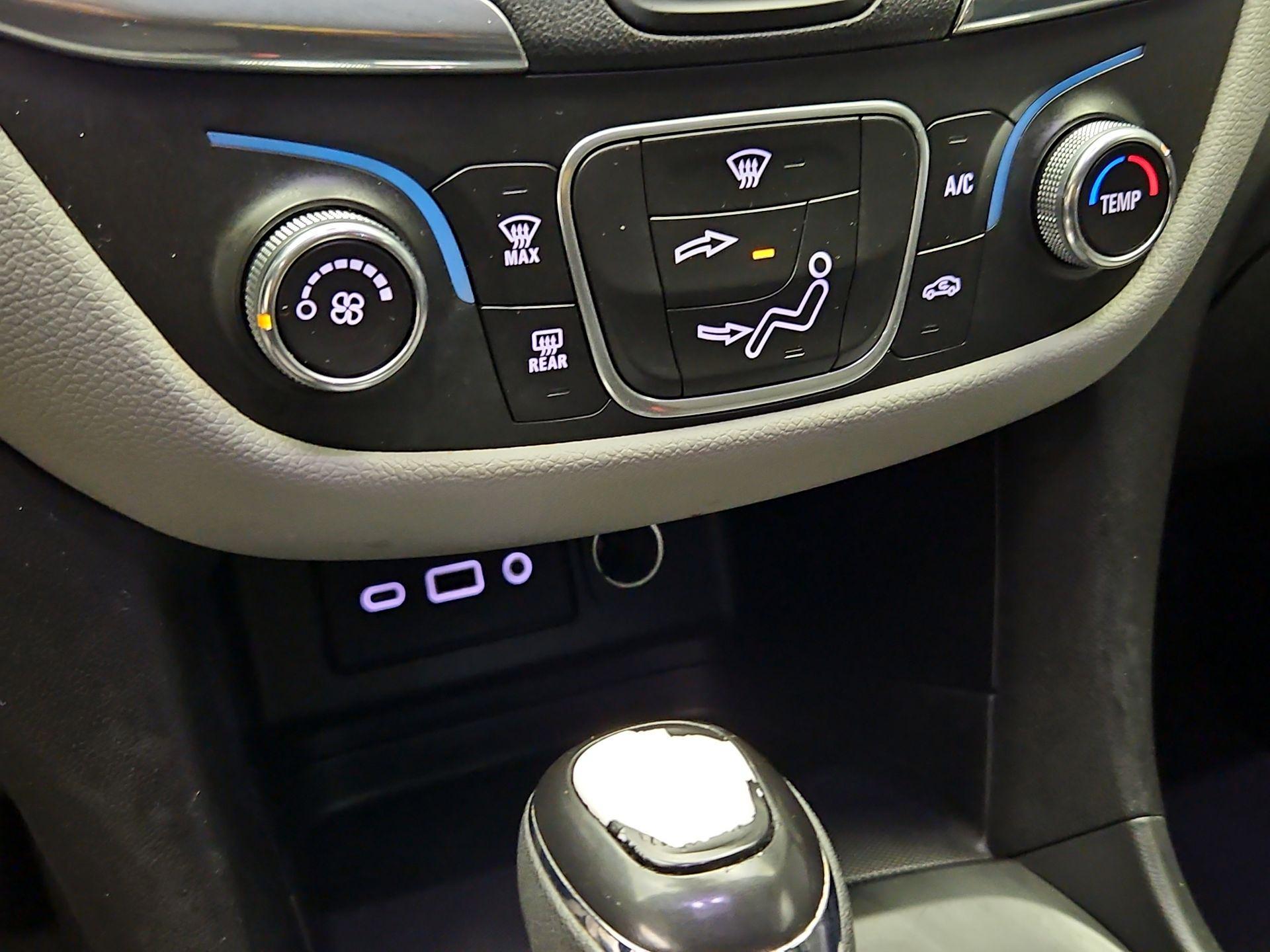 Thumbnail: 2020 Chevrolet Equinox - 16