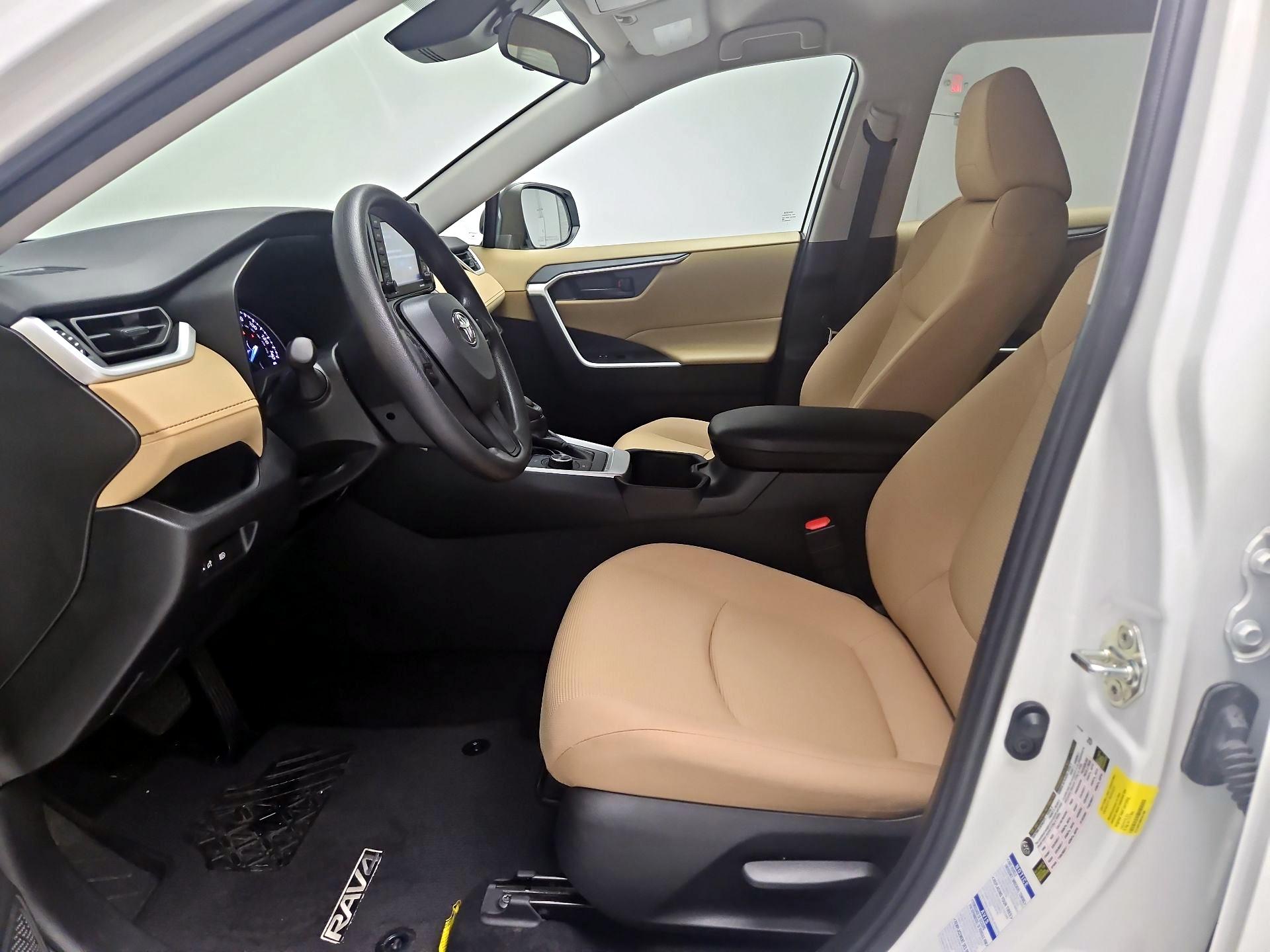 Thumbnail: 2022 Toyota RAV4 - 11