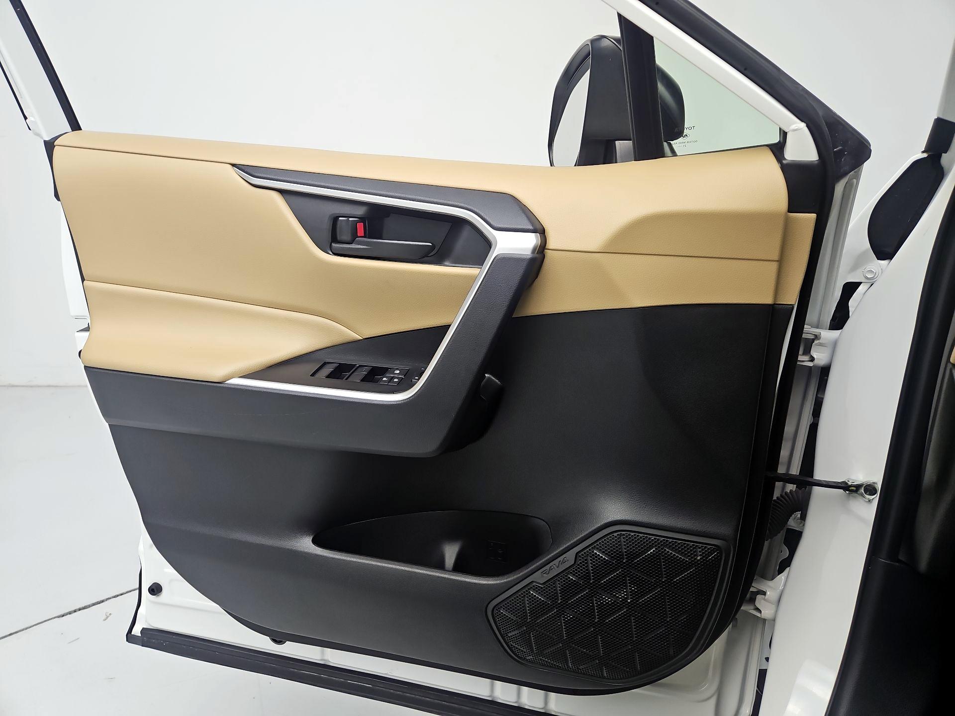 Thumbnail: 2022 Toyota RAV4 - 12