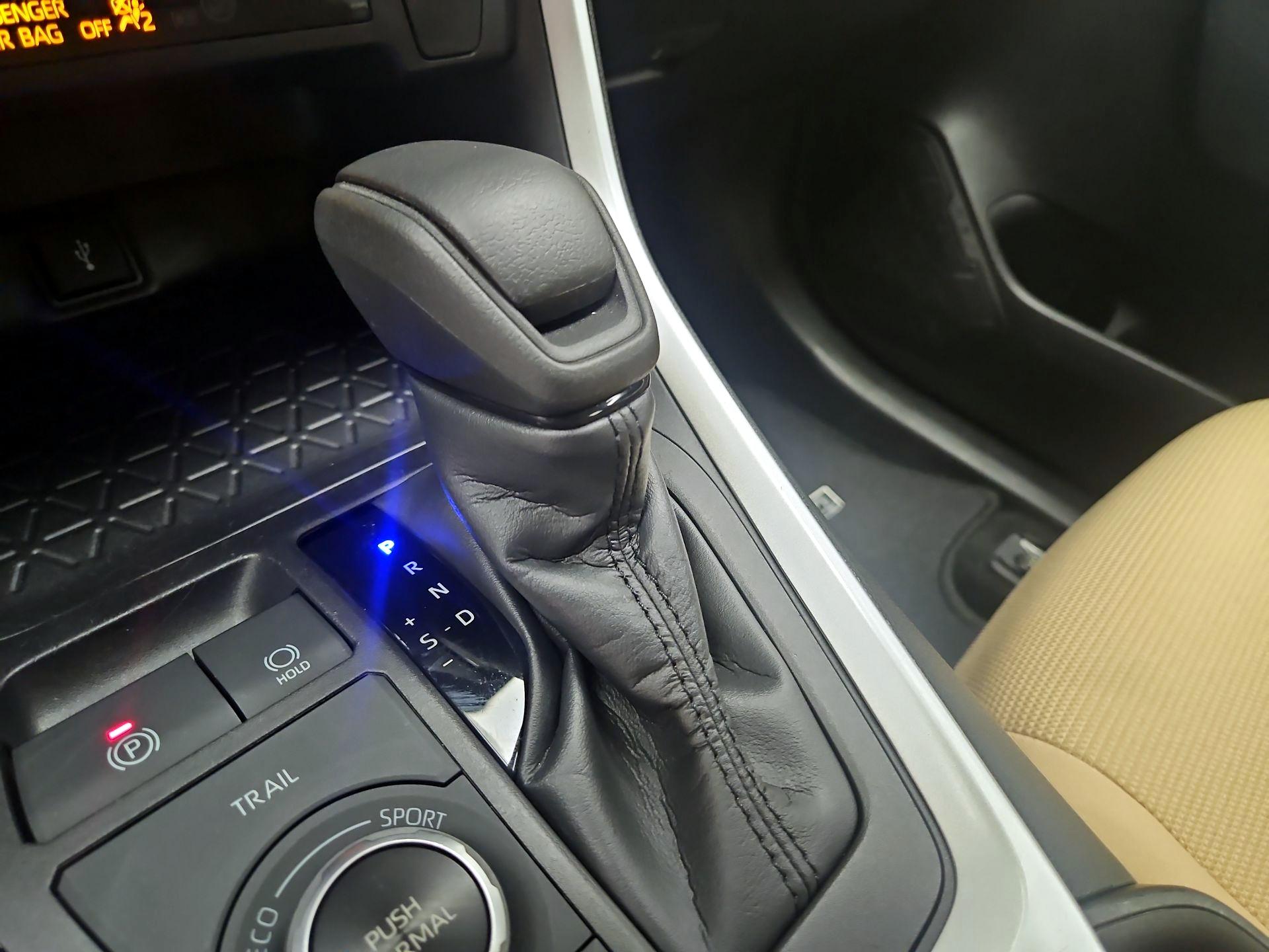 Thumbnail: 2022 Toyota RAV4 - 17