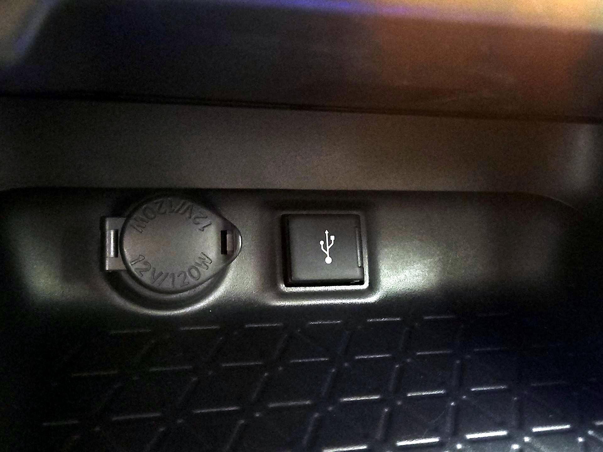 Thumbnail: 2022 Toyota RAV4 - 18