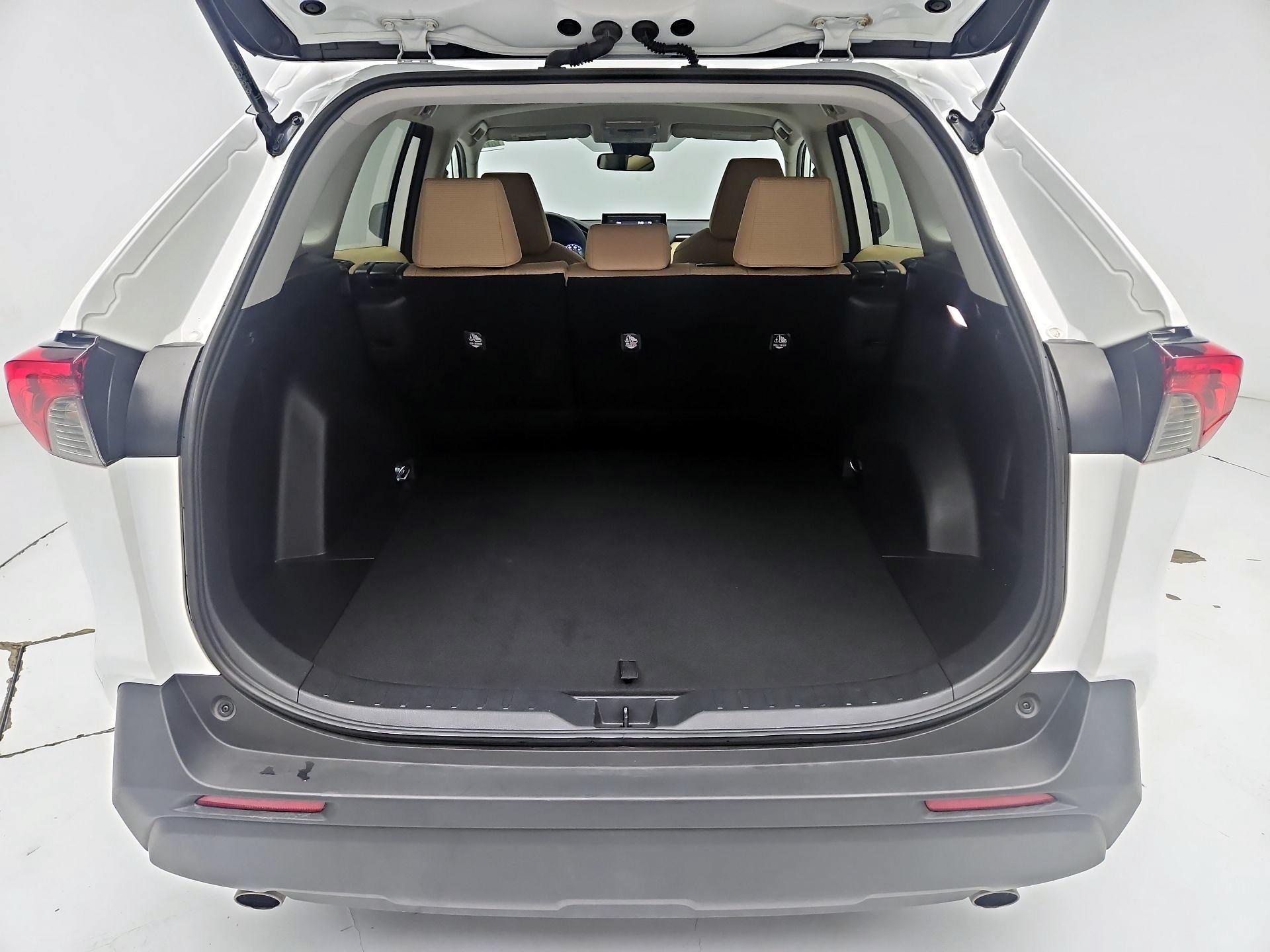 Thumbnail: 2022 Toyota RAV4 - 20