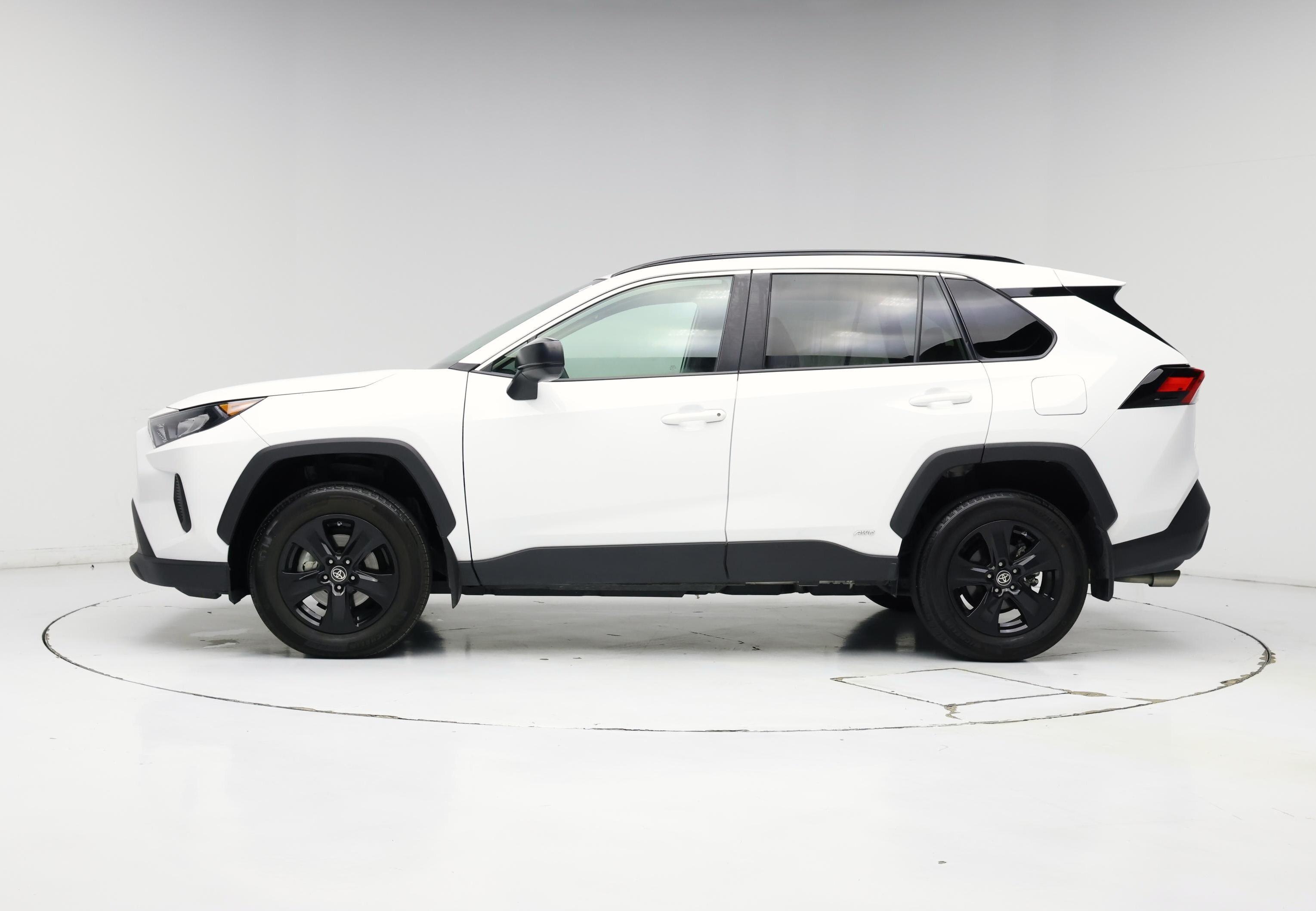 Thumbnail: 2022 Toyota RAV4 - 3