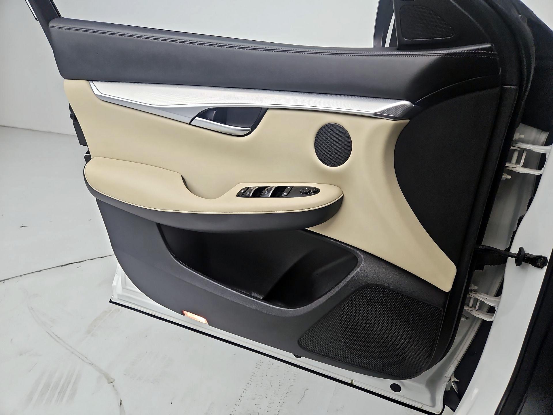 Thumbnail: 2019 INFINITI QX50 - 12