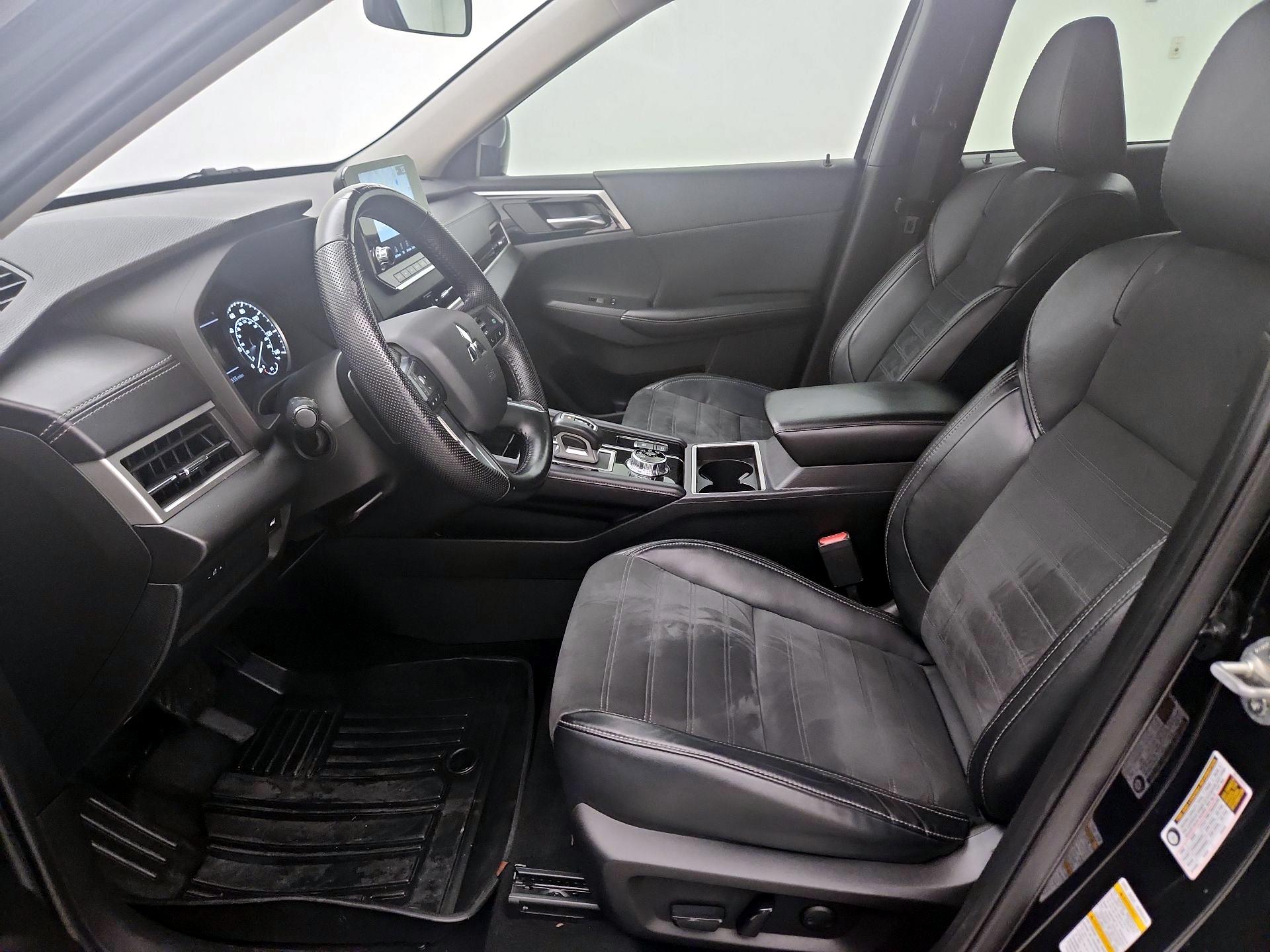 Thumbnail: 2022 Mitsubishi Outlander - 11