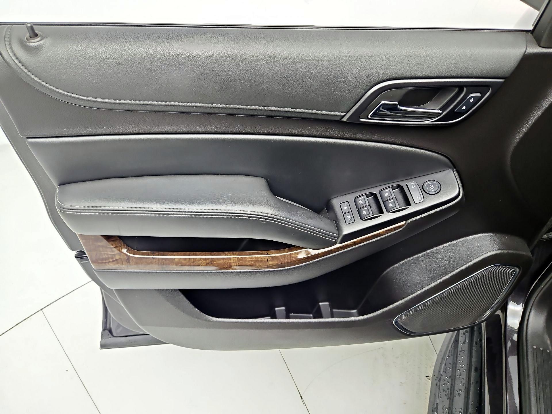 Thumbnail: 2016 Chevrolet Suburban - 12