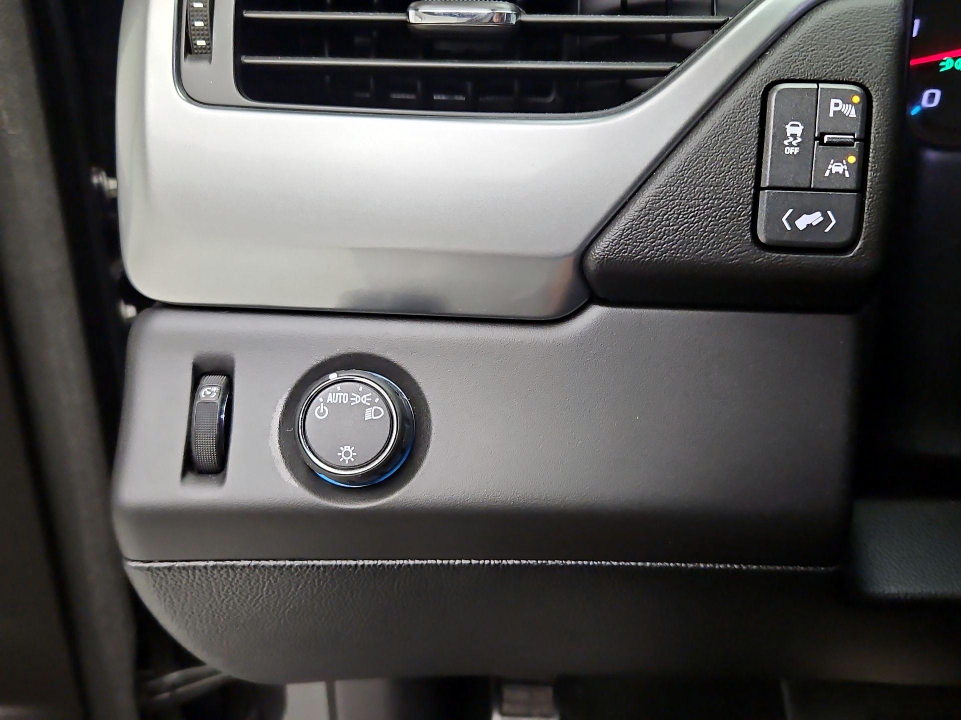 Thumbnail: 2016 Chevrolet Suburban - 13