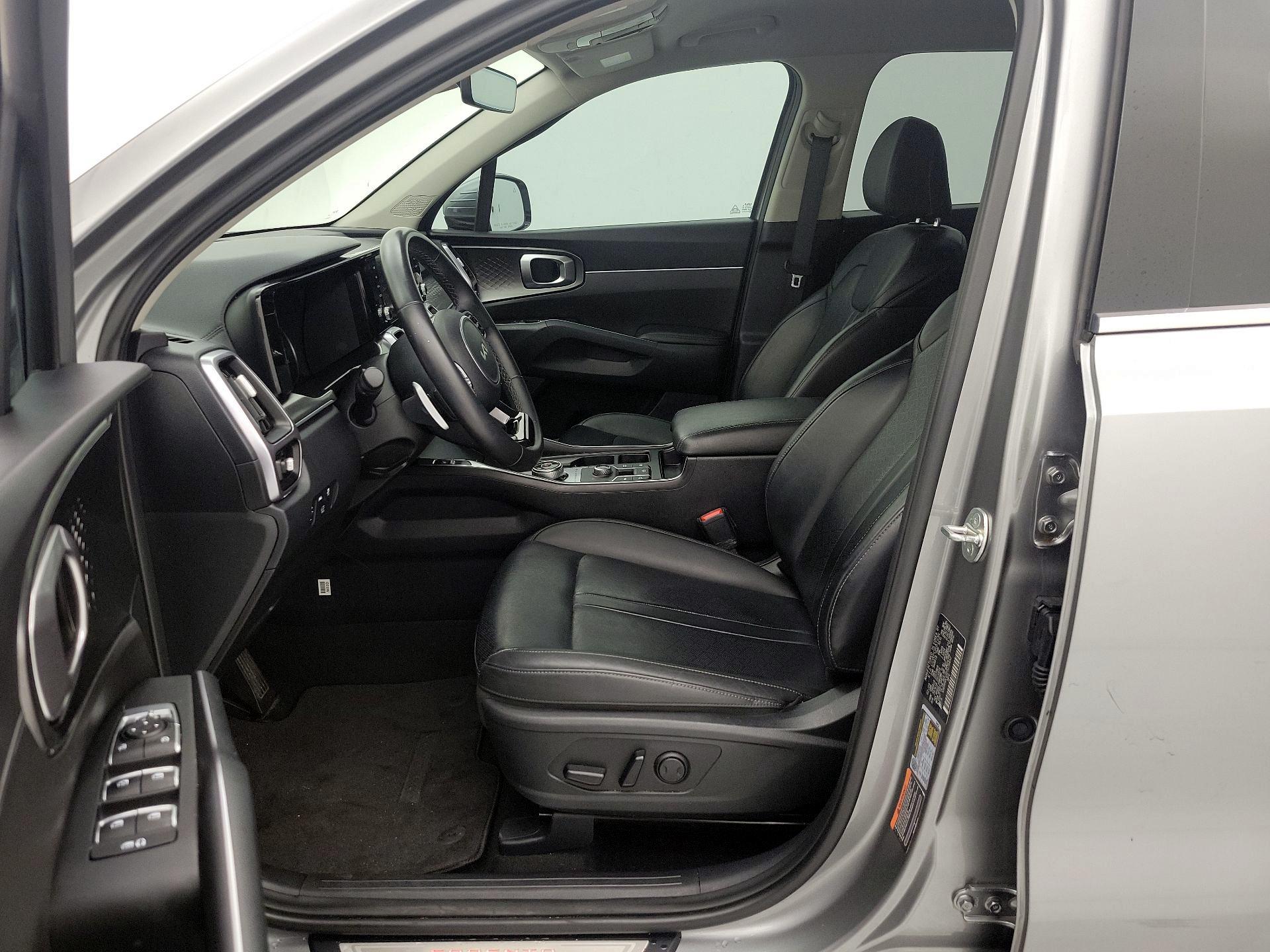 Thumbnail: 2023 Kia Sorento - 11