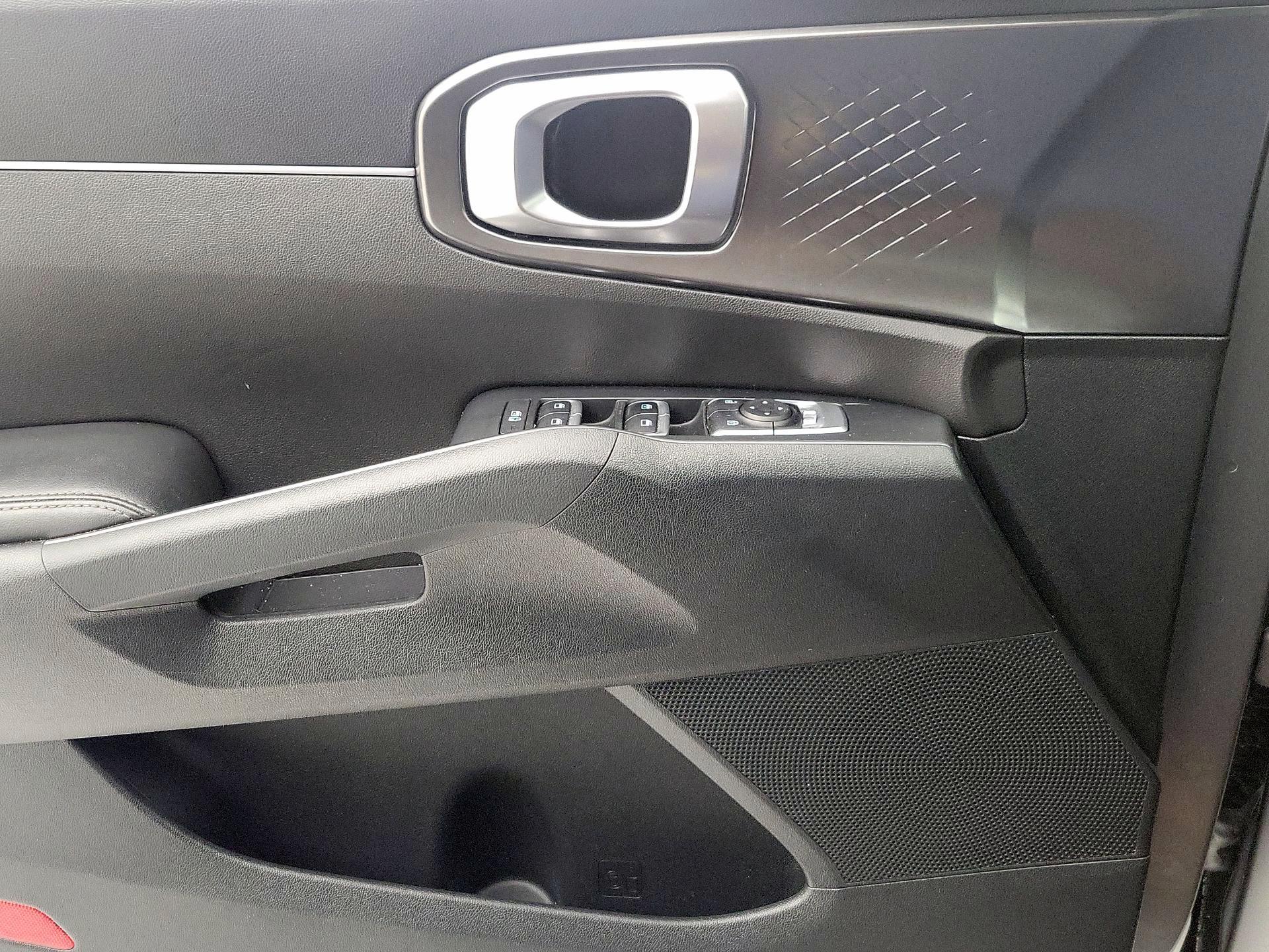 Thumbnail: 2023 Kia Sorento - 12