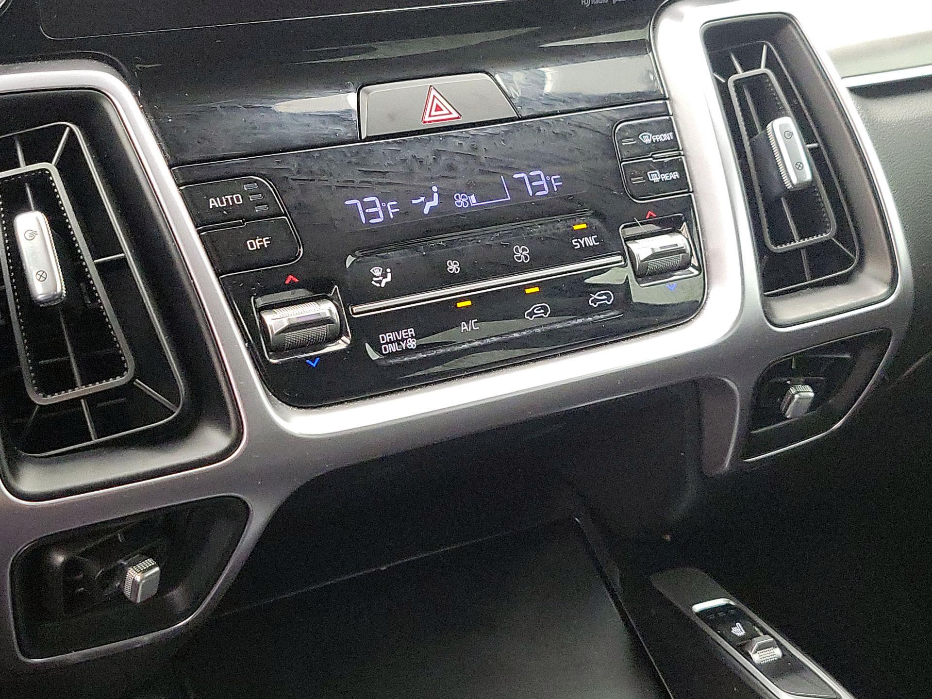 Thumbnail: 2023 Kia Sorento - 17