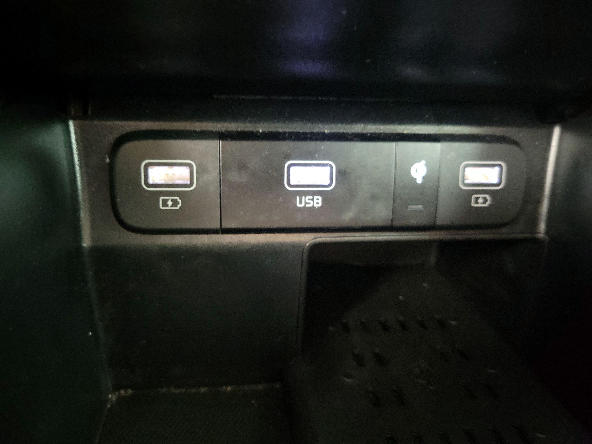 Thumbnail: 2023 Kia Sorento - 19