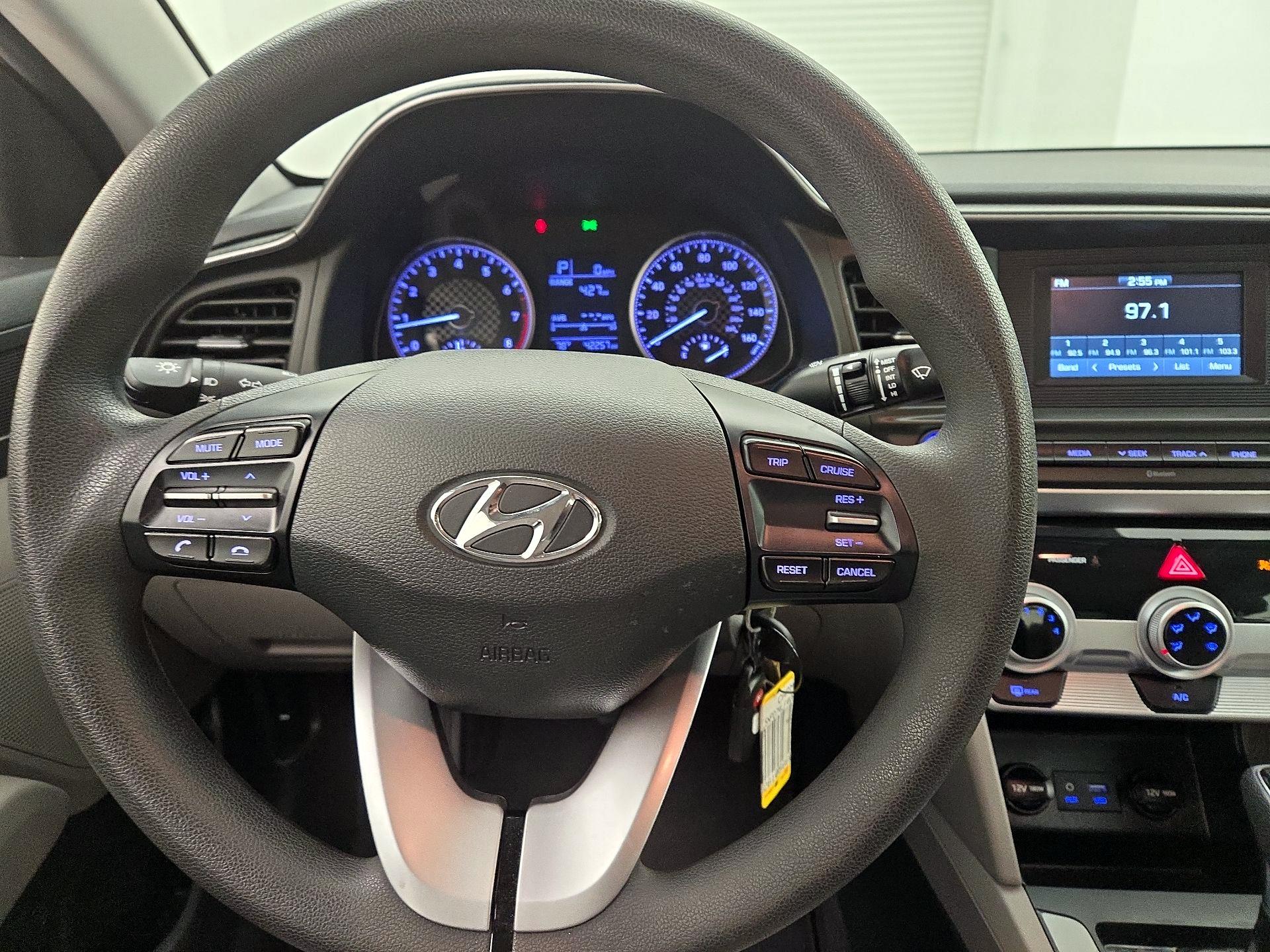 Thumbnail: 2019 Hyundai Elantra - 10