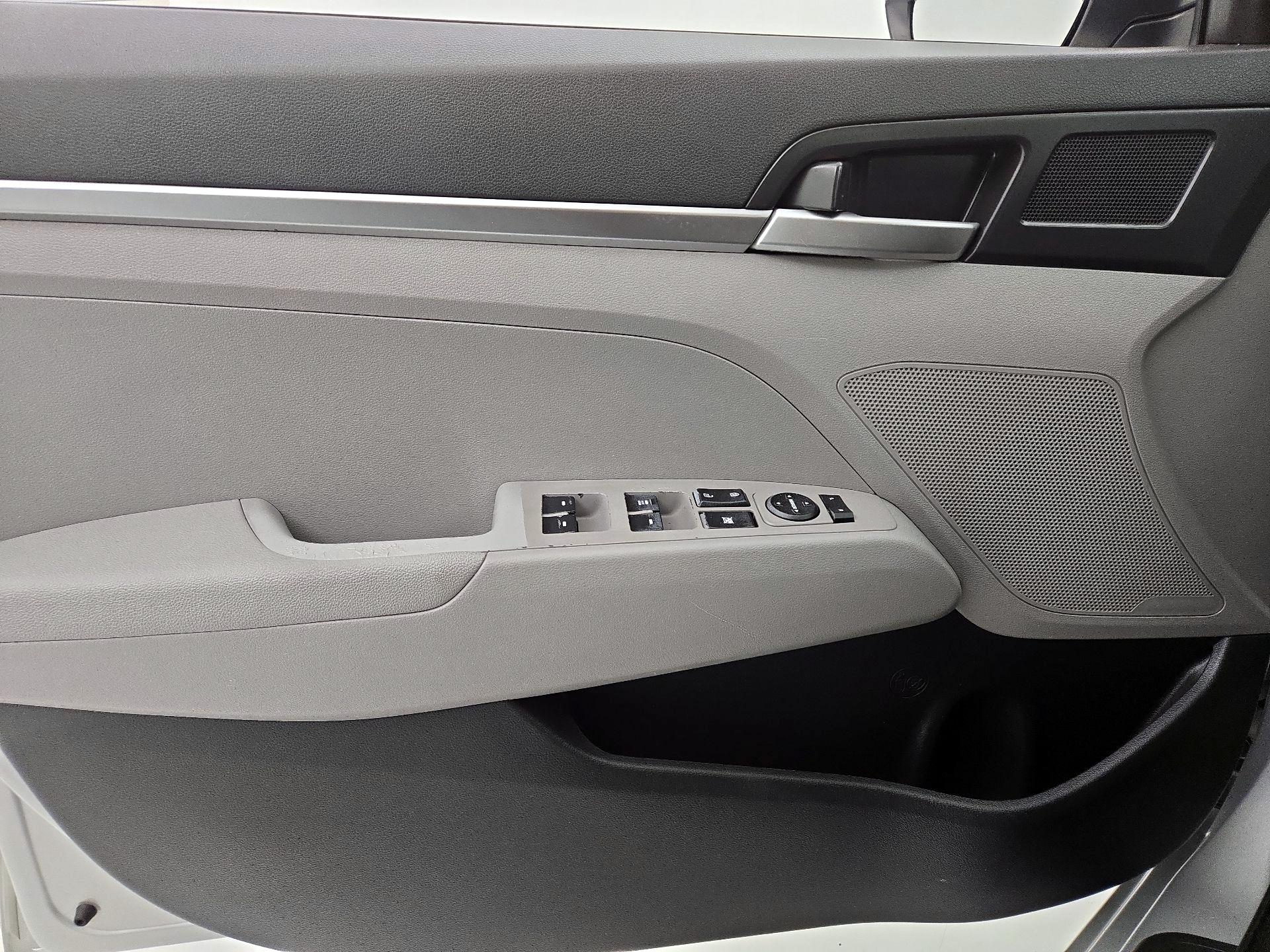 Thumbnail: 2019 Hyundai Elantra - 12