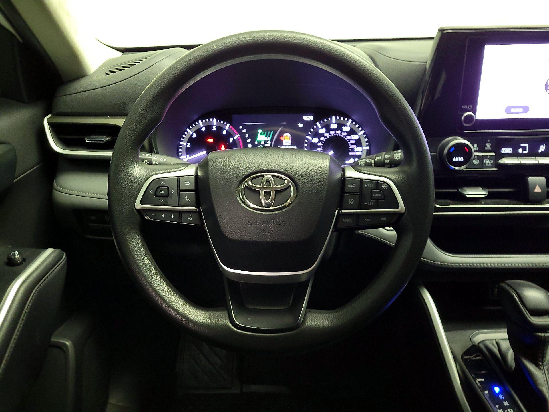 Thumbnail: 2023 Toyota Highlander - 10